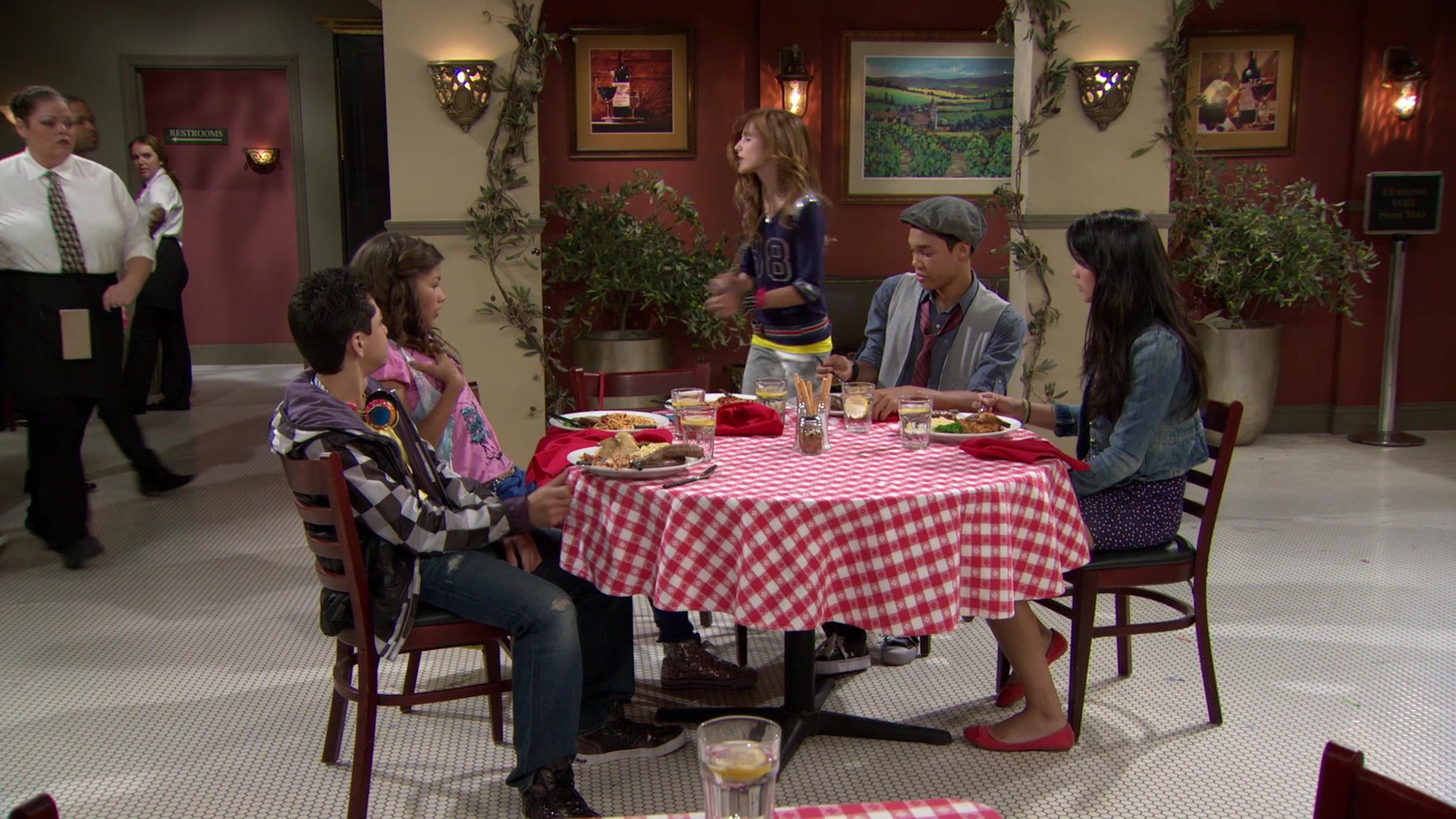 Shake_It_Up_S01E02_1080p_BTD_002027.jpg