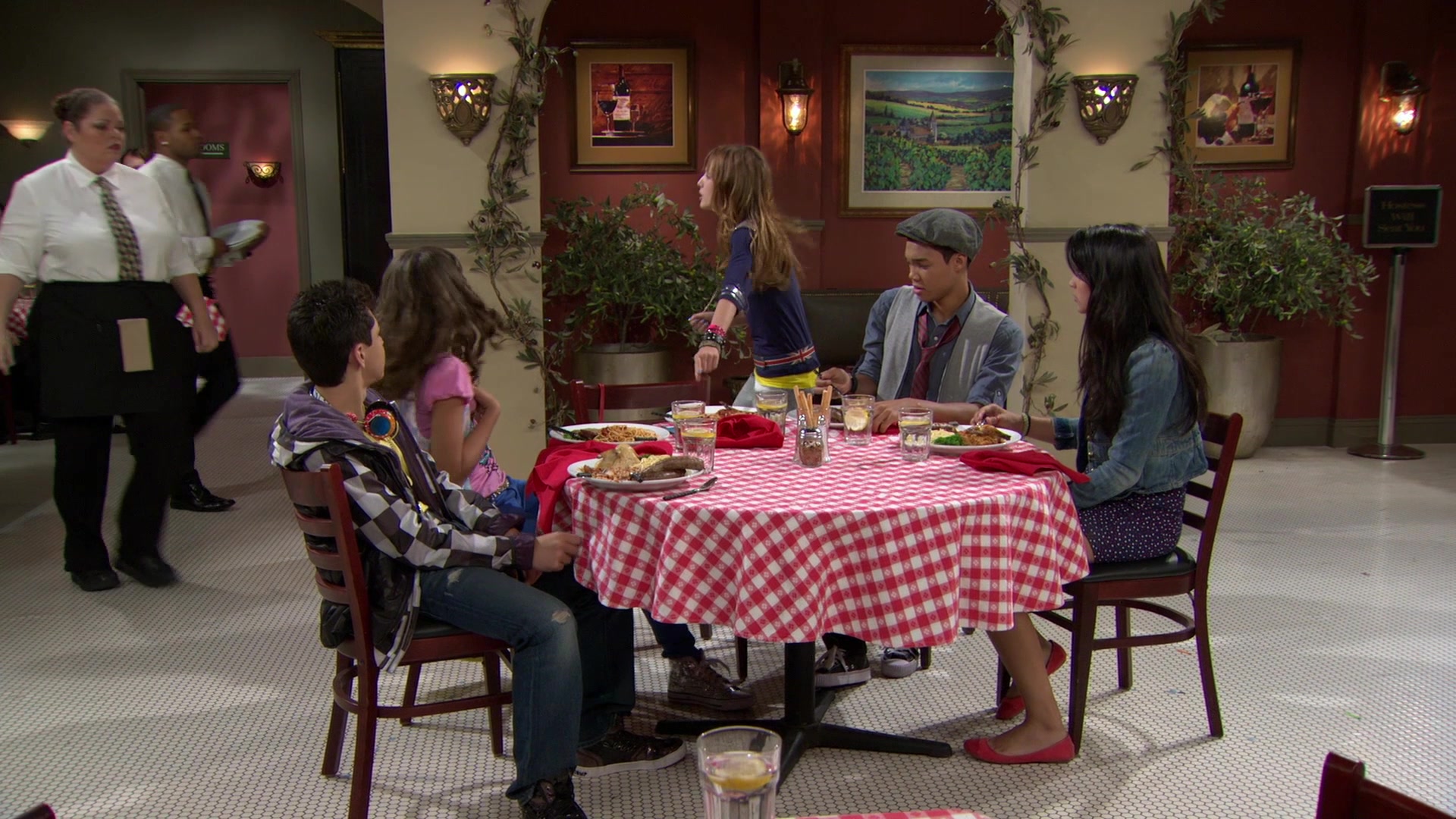 Shake_It_Up_S01E02_1080p_BTD_002028.jpg