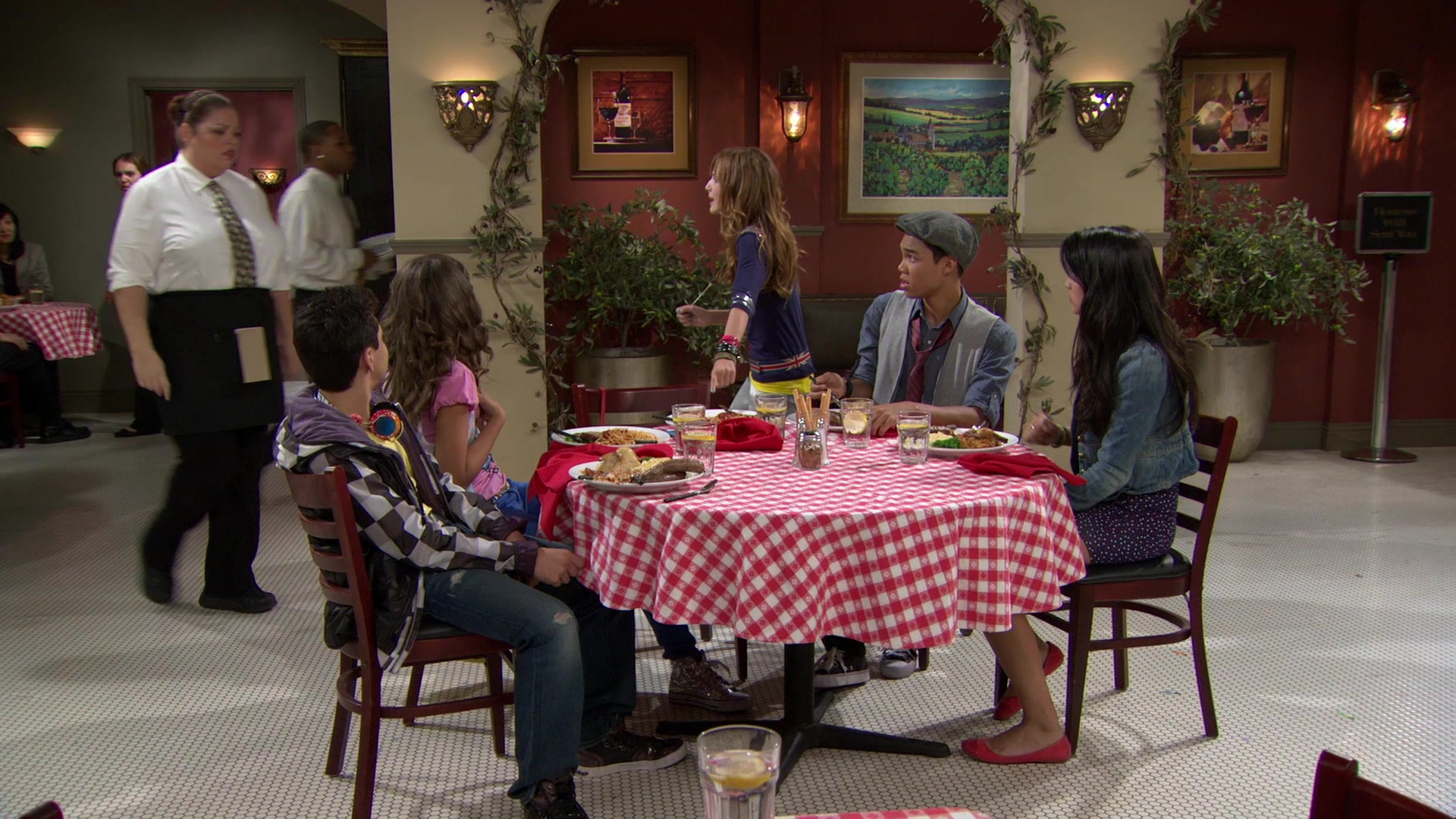 Shake_It_Up_S01E02_1080p_BTD_002029.jpg
