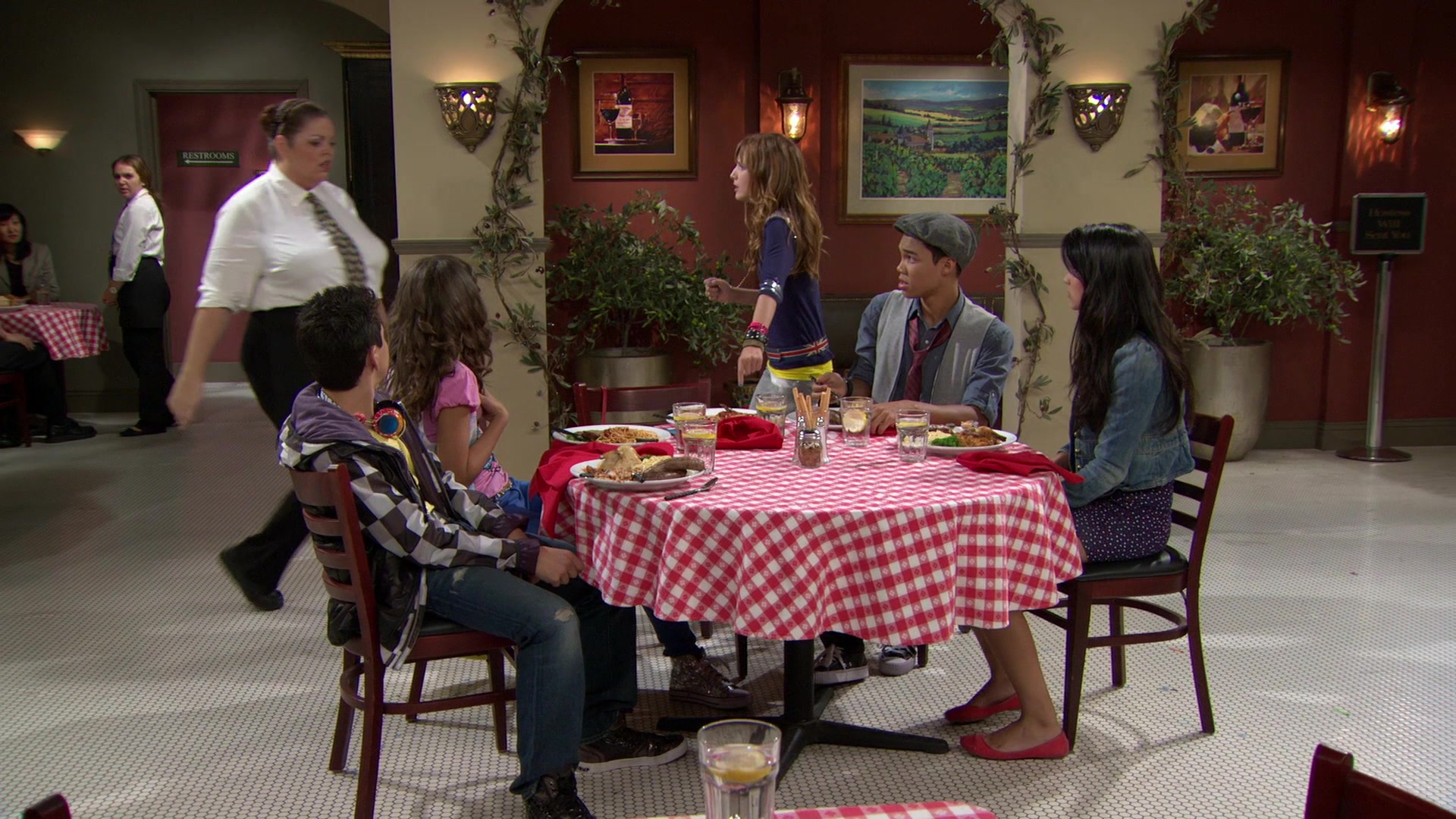 Shake_It_Up_S01E02_1080p_BTD_002030.jpg