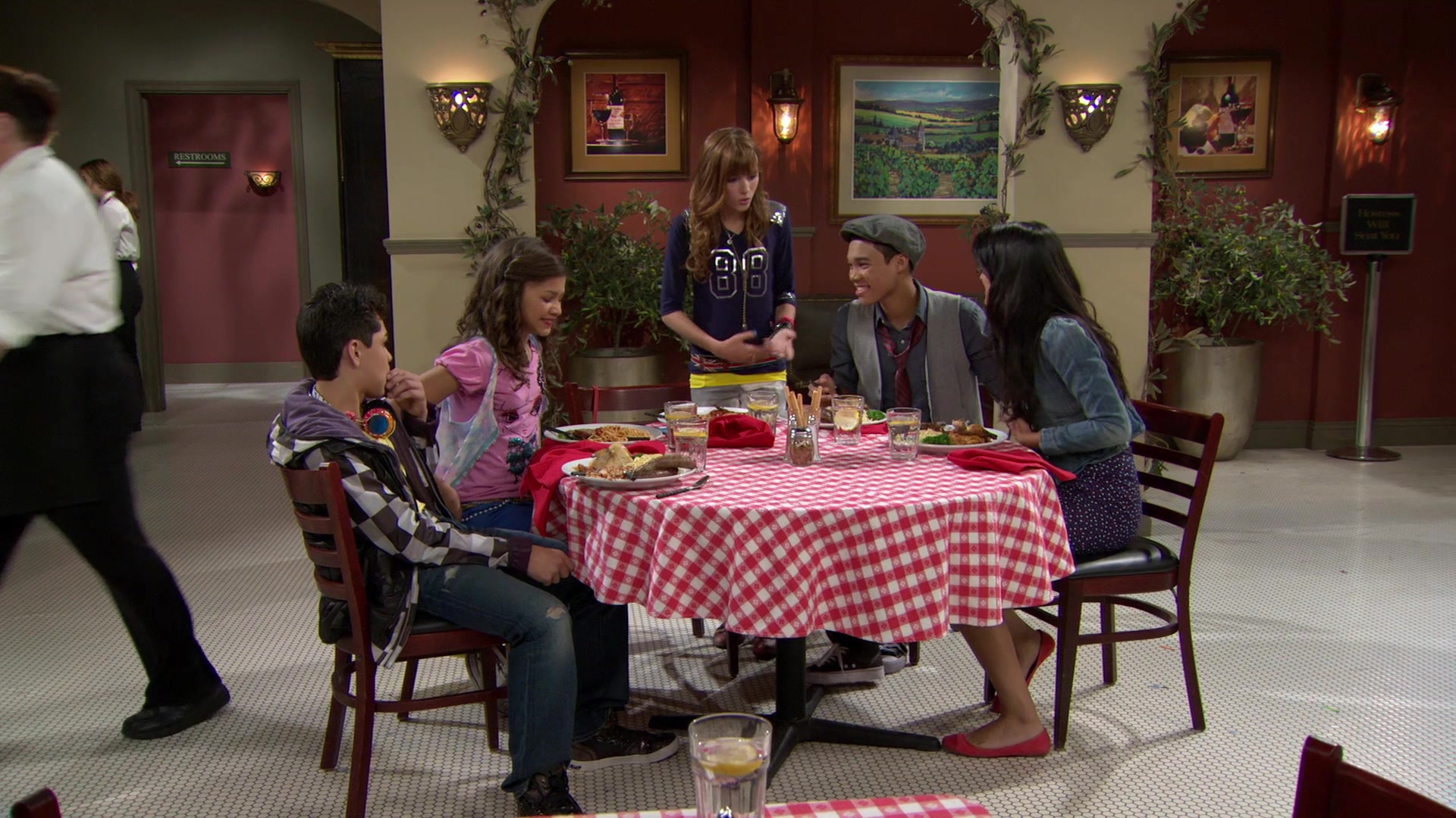 Shake_It_Up_S01E02_1080p_BTD_002058.jpg Shake_It_Up_S01E02_1080p_BTD_002058.jpg