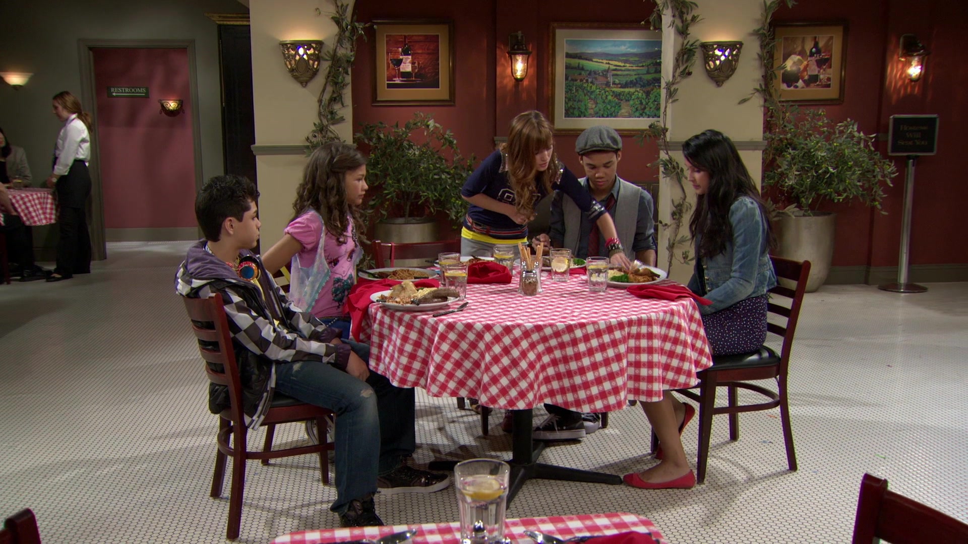 Shake_It_Up_S01E02_1080p_BTD_002061.jpg Shake_It_Up_S01E02_1080p_BTD_002061.jpg