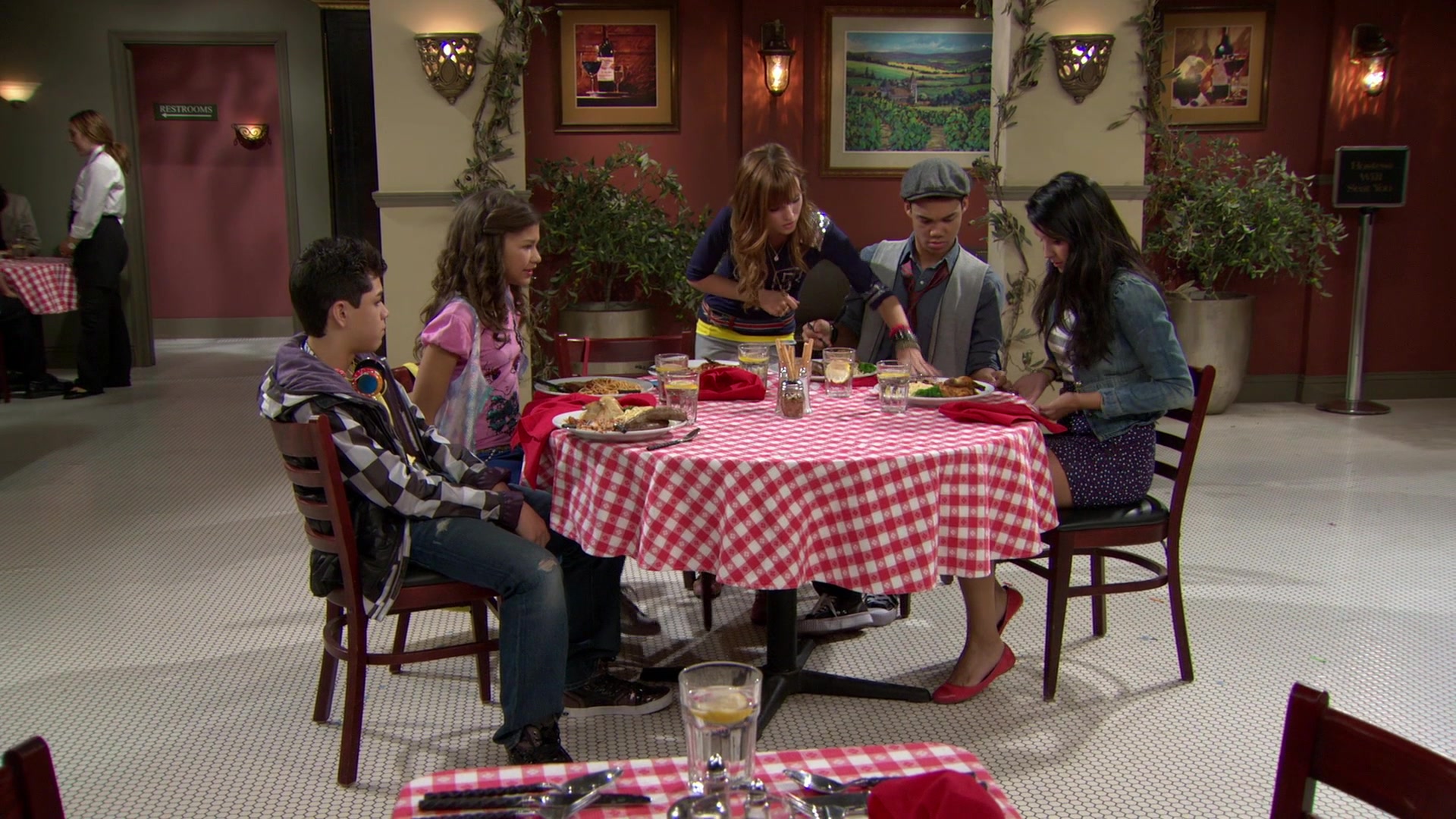 Shake_It_Up_S01E02_1080p_BTD_002063.jpg Shake_It_Up_S01E02_1080p_BTD_002063.jpg