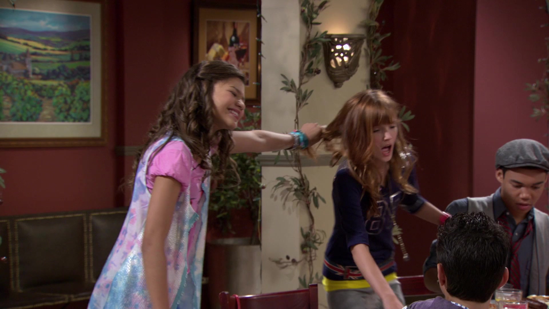 Shake_It_Up_S01E02_1080p_BTD_002070.jpg
