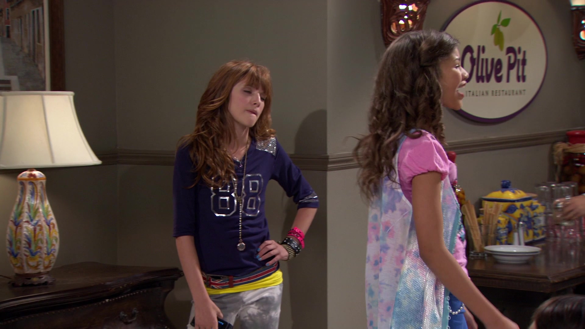 Shake_It_Up_S01E02_1080p_BTD_002099.jpg
