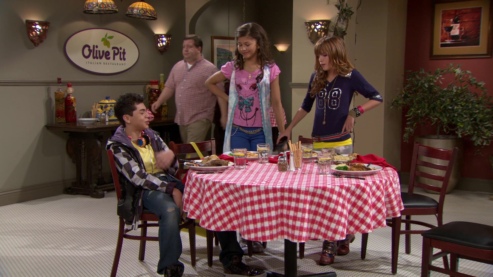Shake_It_Up_S01E02_1080p_BTD_002189.jpg