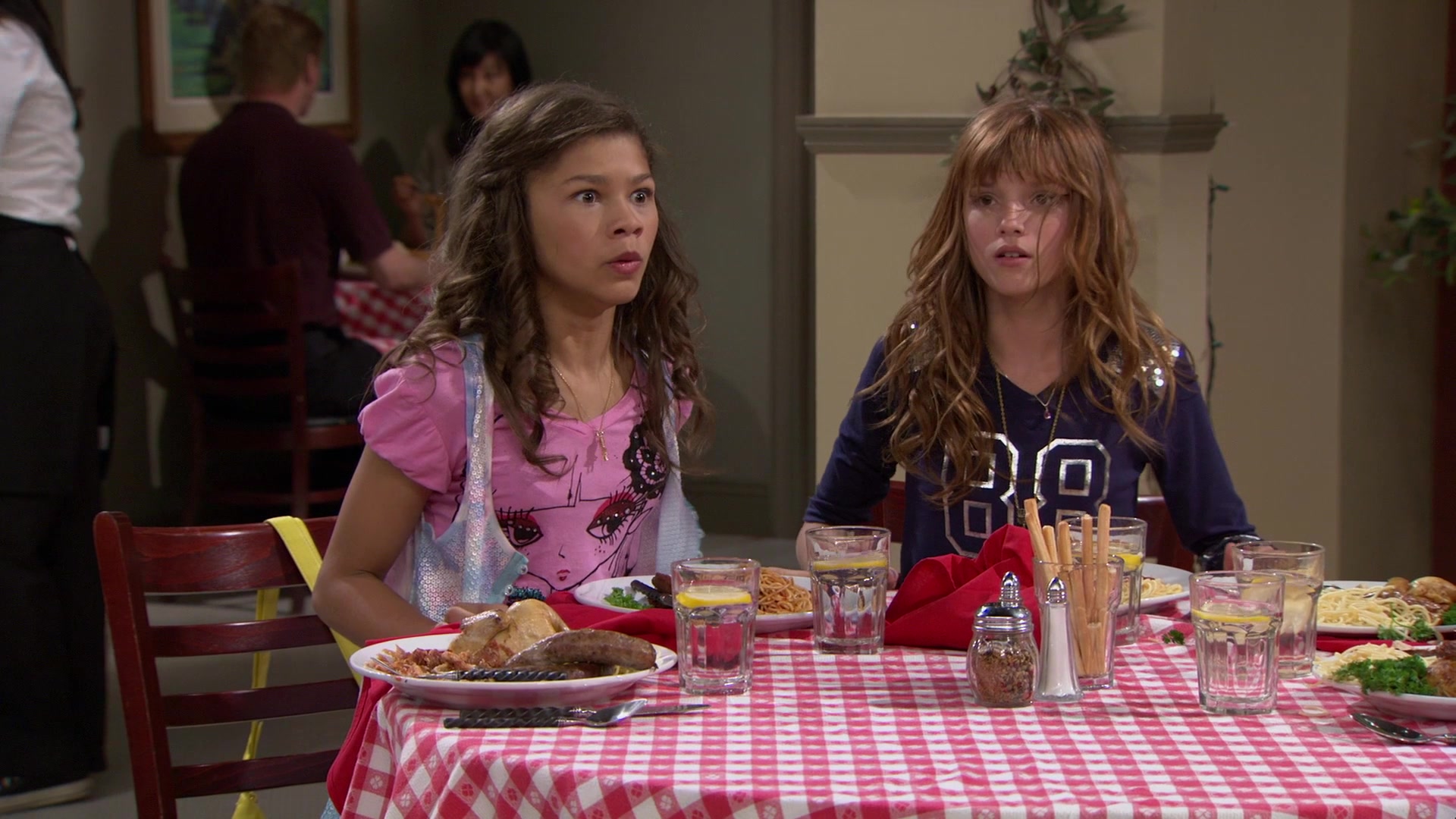 Shake_It_Up_S01E02_1080p_BTD_002251.jpg