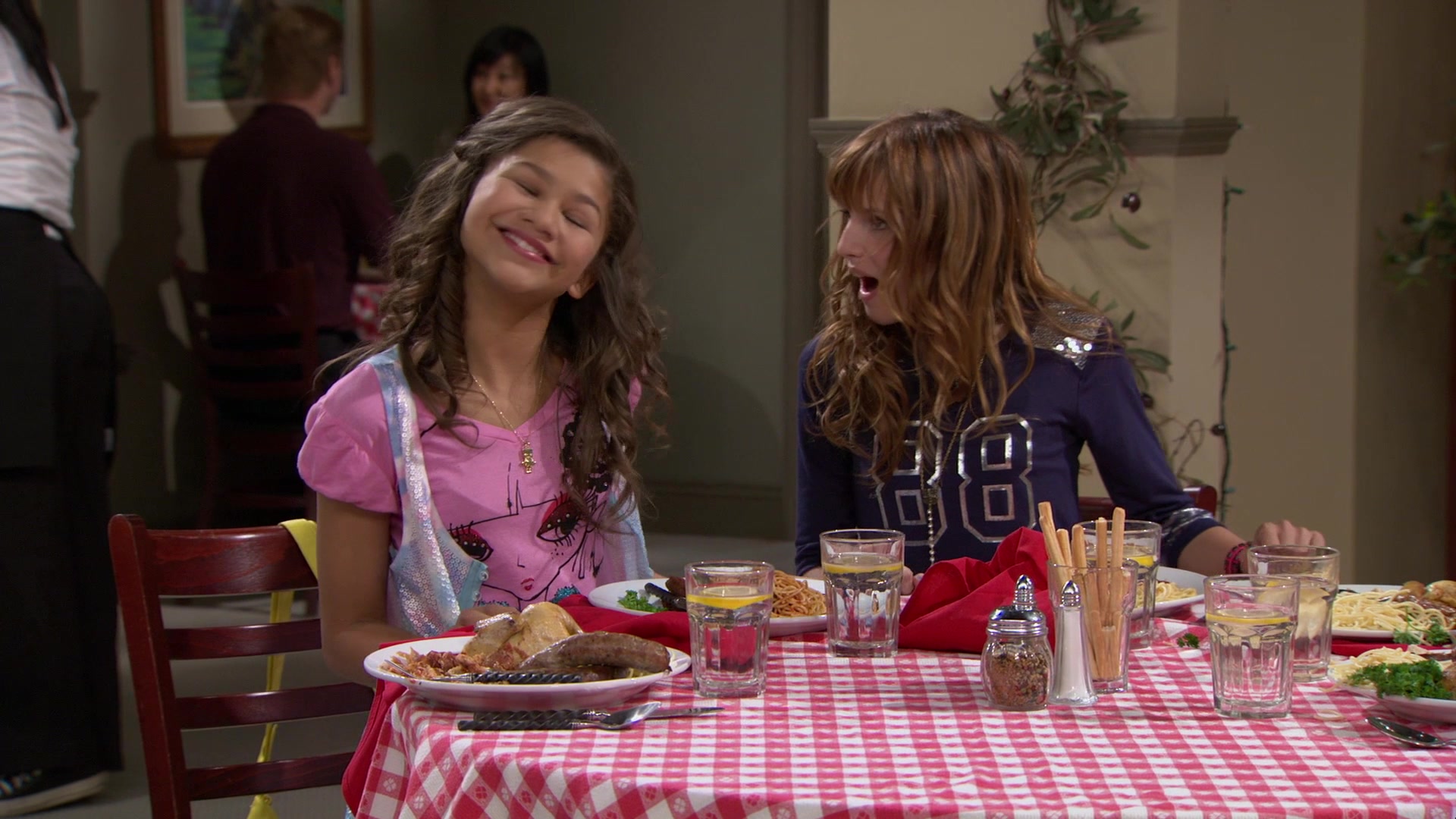 Shake_It_Up_S01E02_1080p_BTD_002256.jpg