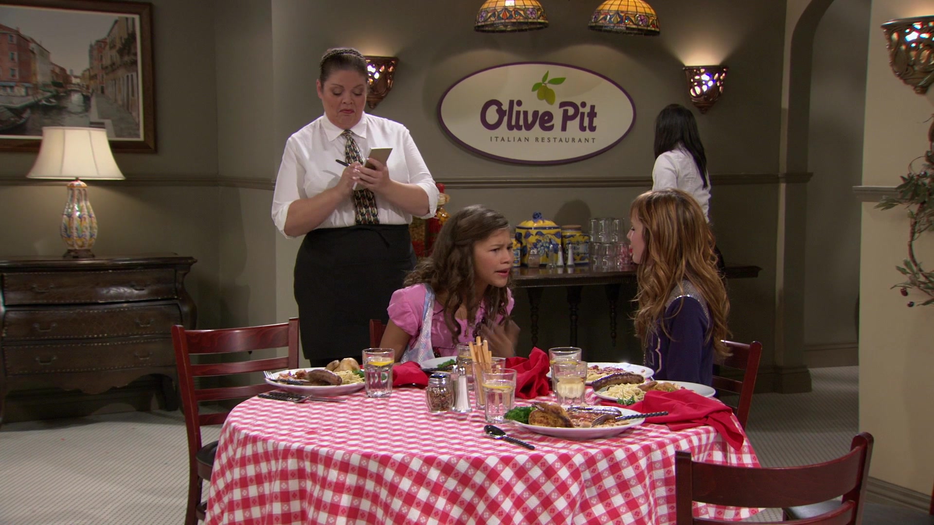 Shake_It_Up_S01E02_1080p_BTD_002270.jpg