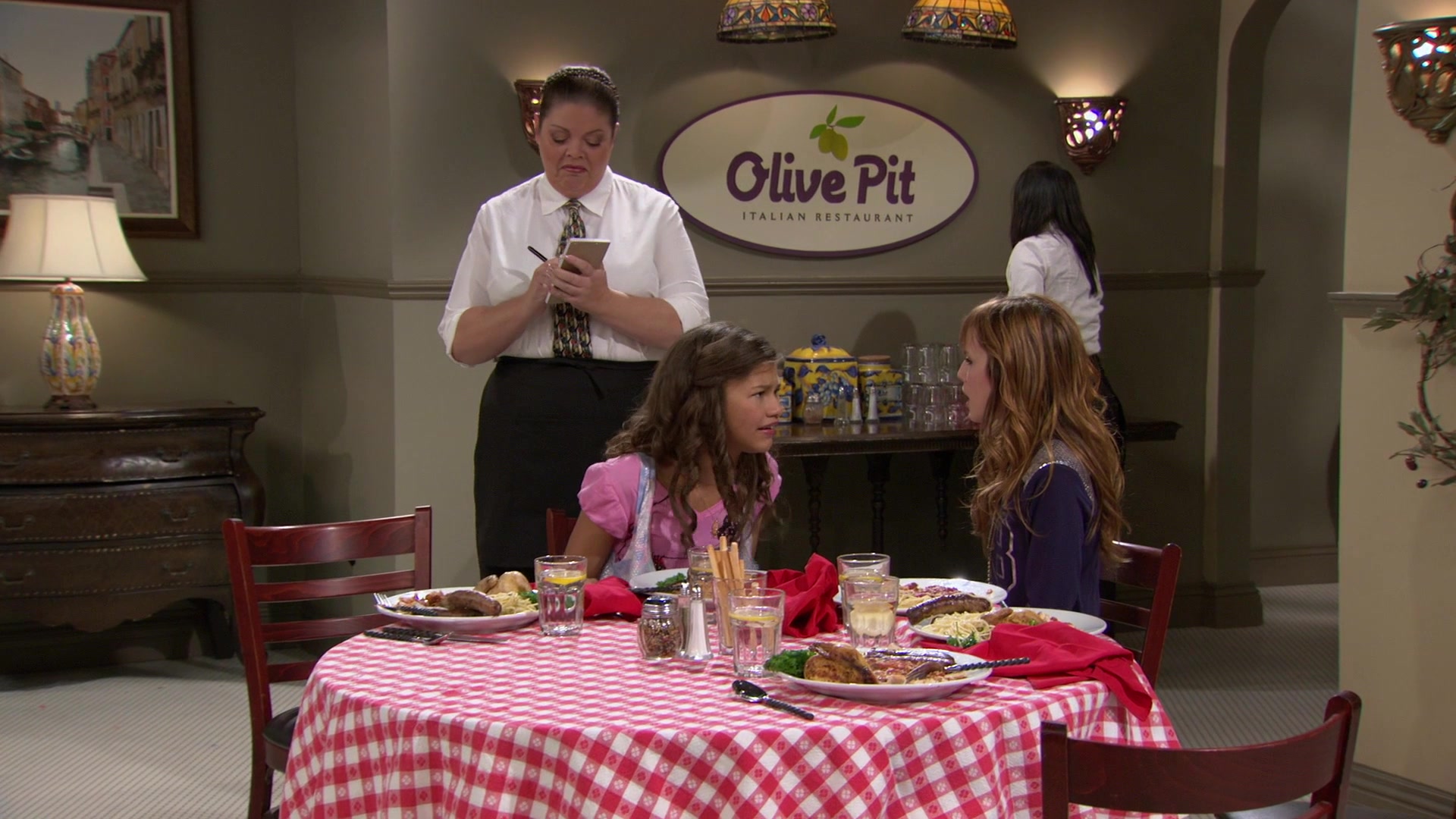 Shake_It_Up_S01E02_1080p_BTD_002271.jpg