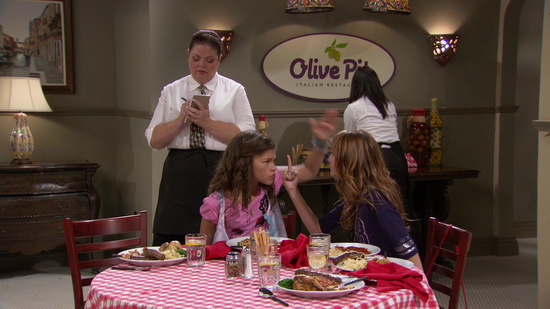 Shake_It_Up_S01E02_1080p_BTD_002279.jpg Shake_It_Up_S01E02_1080p_BTD_002279.jpg