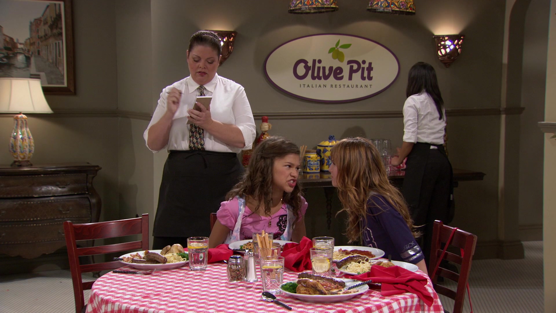 Shake_It_Up_S01E02_1080p_BTD_002283.jpg Shake_It_Up_S01E02_1080p_BTD_002283.jpg