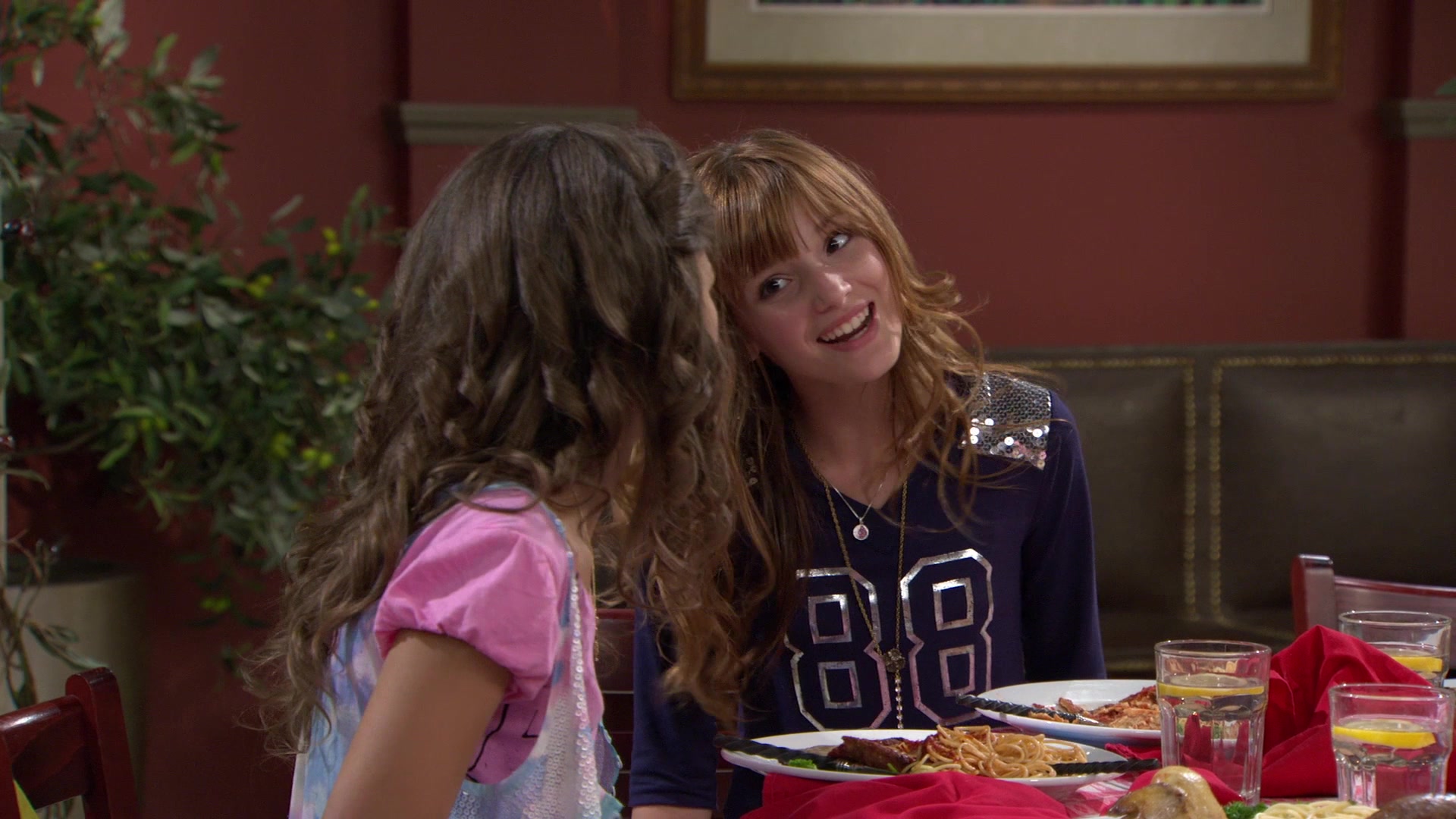 Shake_It_Up_S01E02_1080p_BTD_002286.jpg Shake_It_Up_S01E02_1080p_BTD_002286.jpg