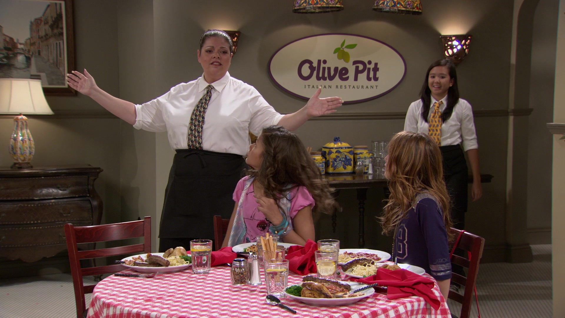 Shake_It_Up_S01E02_1080p_BTD_002297.jpg Shake_It_Up_S01E02_1080p_BTD_002297.jpg
