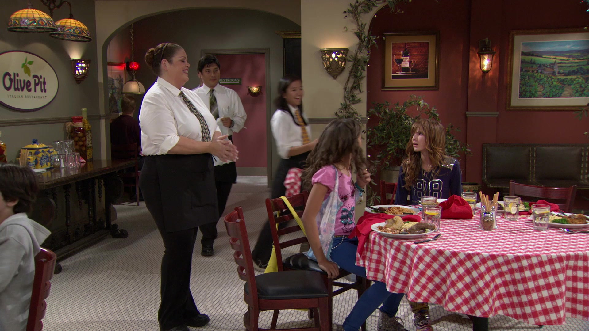 Shake_It_Up_S01E02_1080p_BTD_002300.jpg Shake_It_Up_S01E02_1080p_BTD_002300.jpg