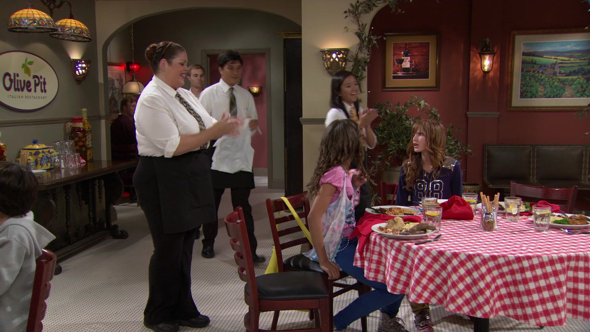 Shake_It_Up_S01E02_1080p_BTD_002301.jpg Shake_It_Up_S01E02_1080p_BTD_002301.jpg