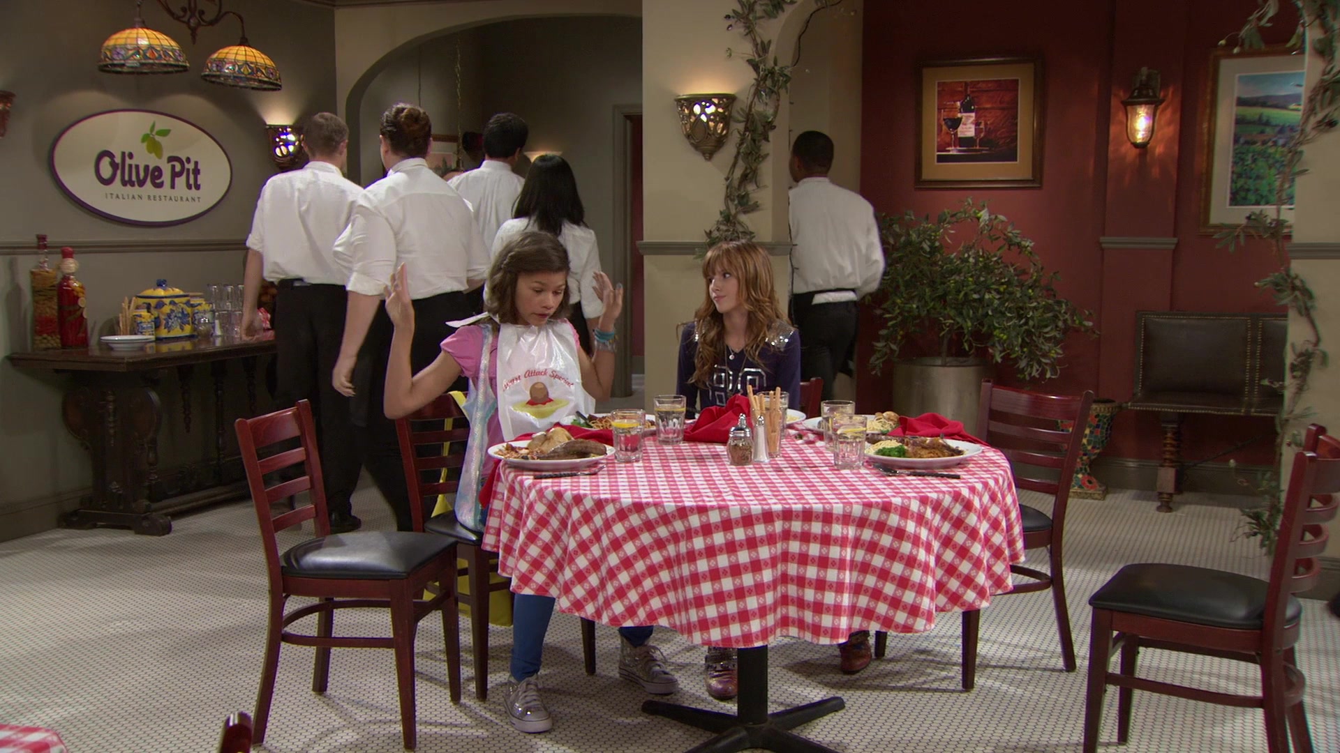 Shake_It_Up_S01E02_1080p_BTD_002330.jpg