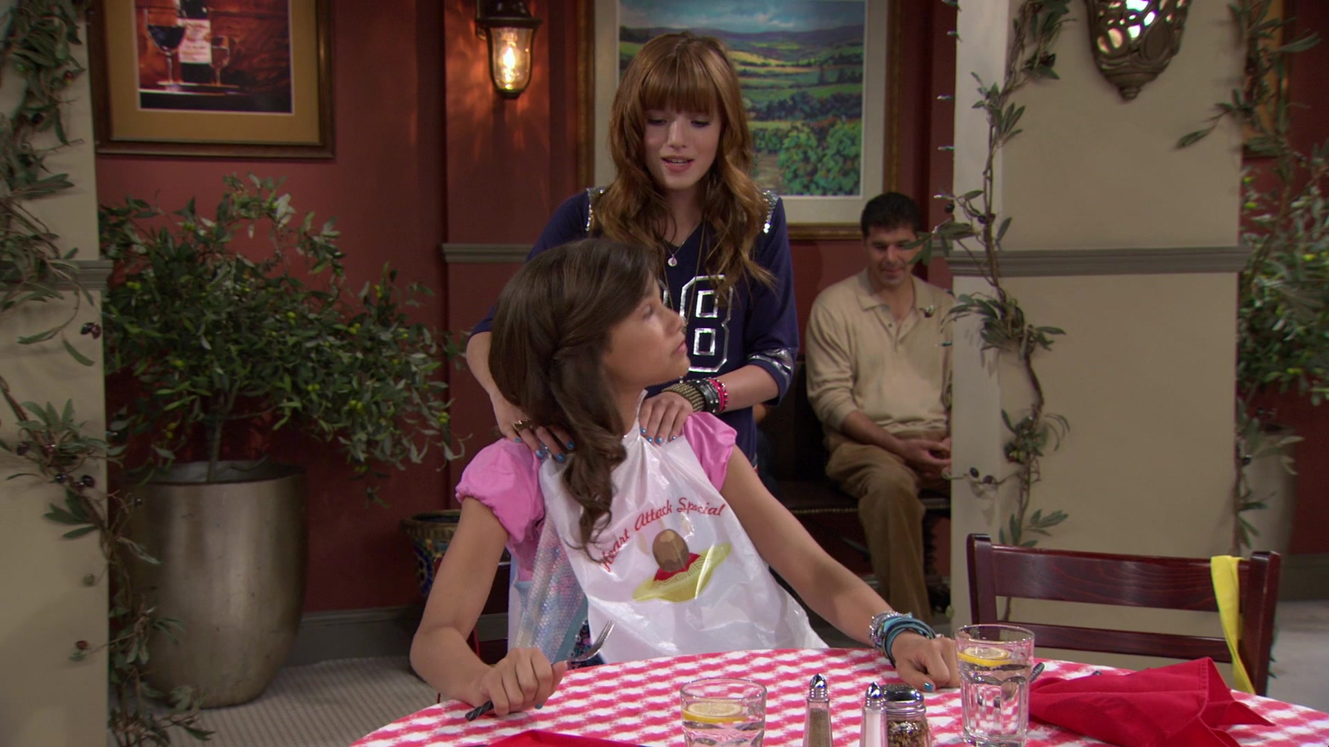 Shake_It_Up_S01E02_1080p_BTD_002340.jpg