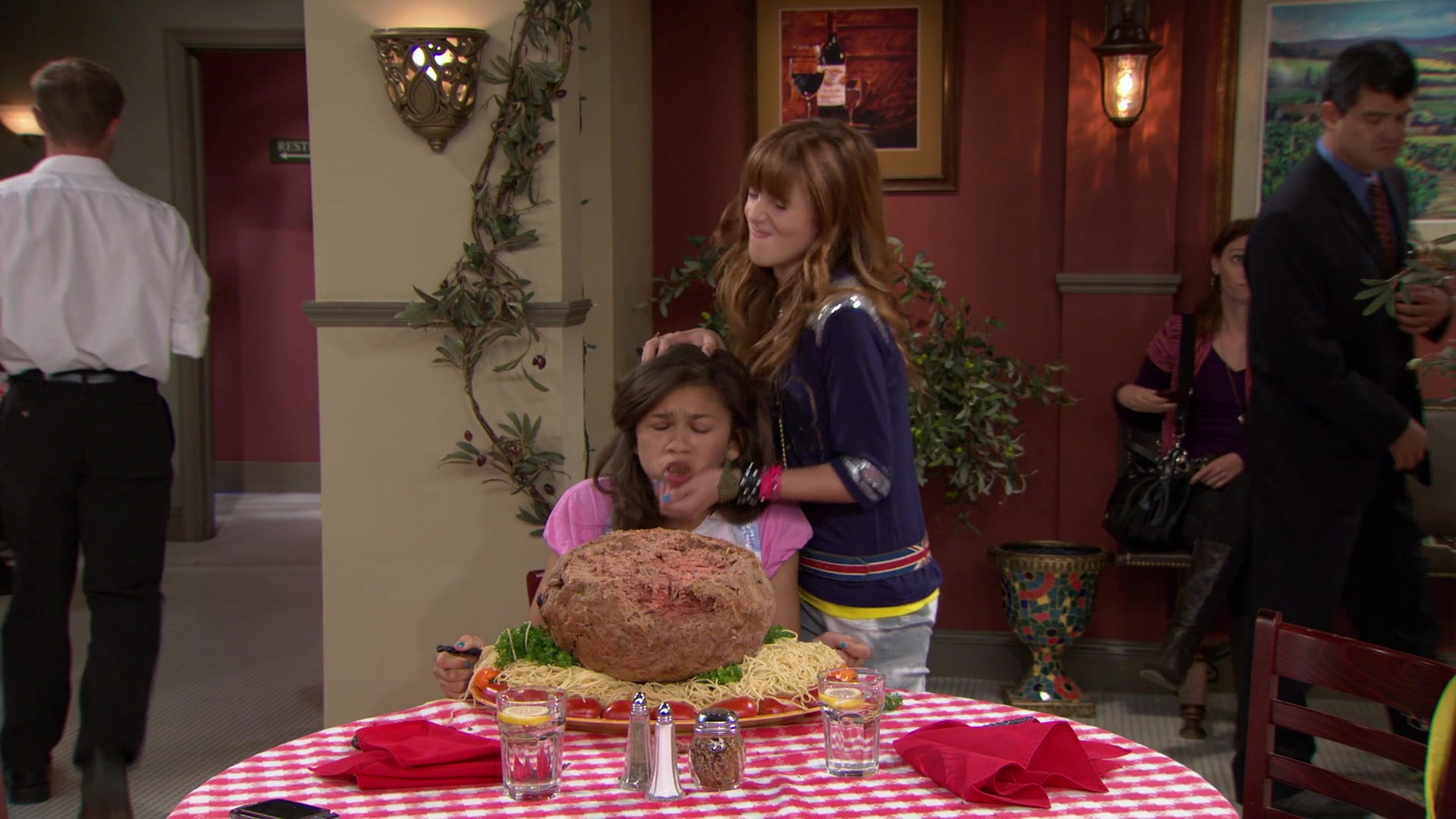 Shake_It_Up_S01E02_1080p_BTD_002418.jpg