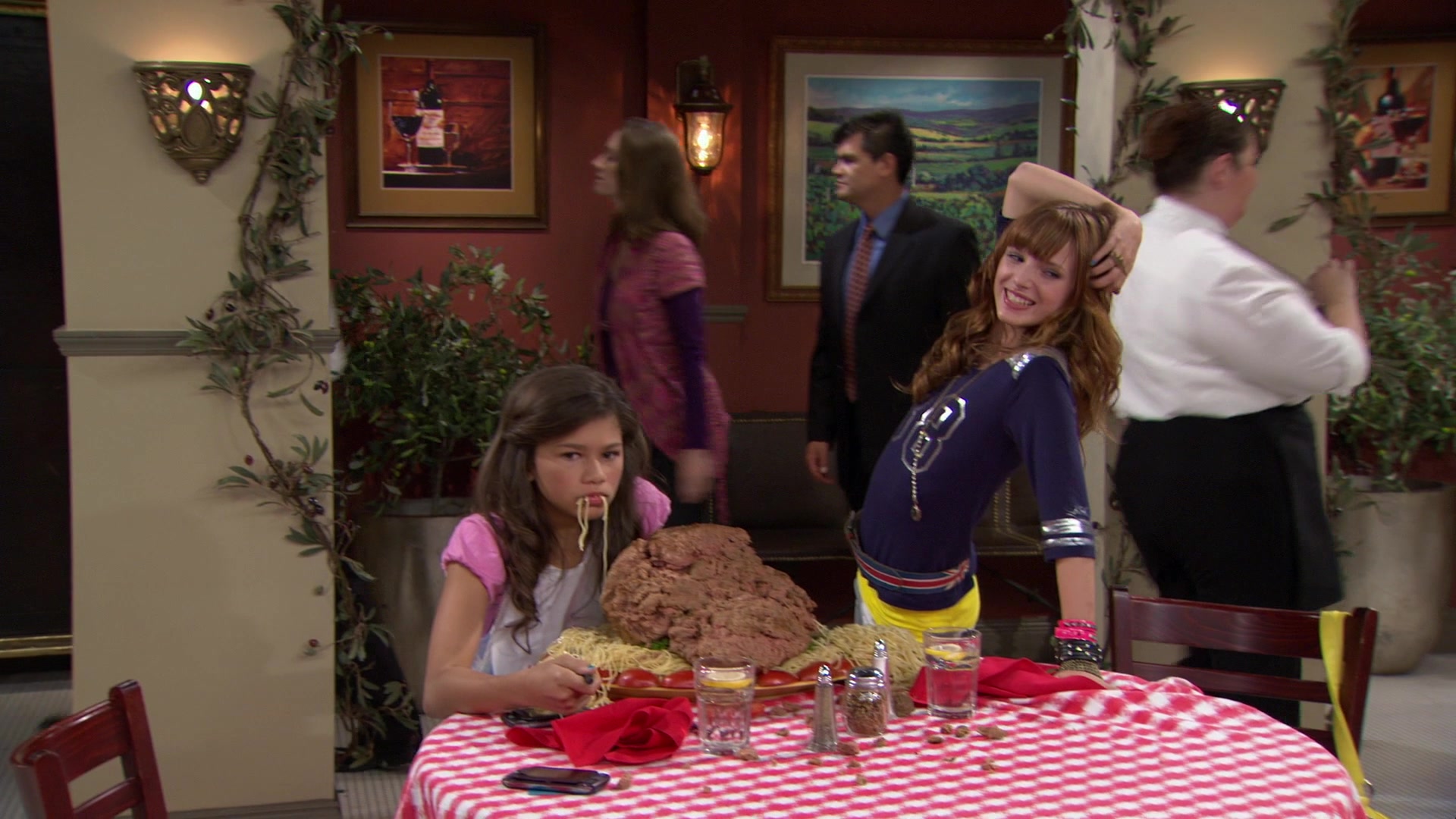 Shake_It_Up_S01E02_1080p_BTD_002436.jpg Shake_It_Up_S01E02_1080p_BTD_002436.jpg