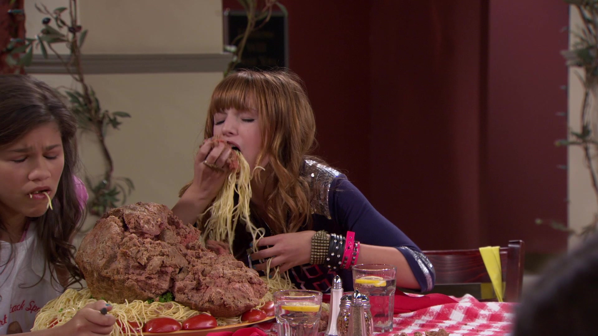 Shake_It_Up_S01E02_1080p_BTD_002448.jpg