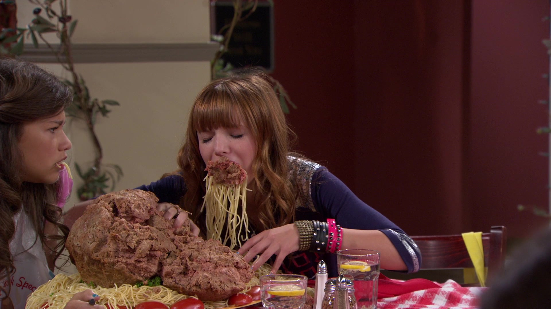 Shake_It_Up_S01E02_1080p_BTD_002451.jpg