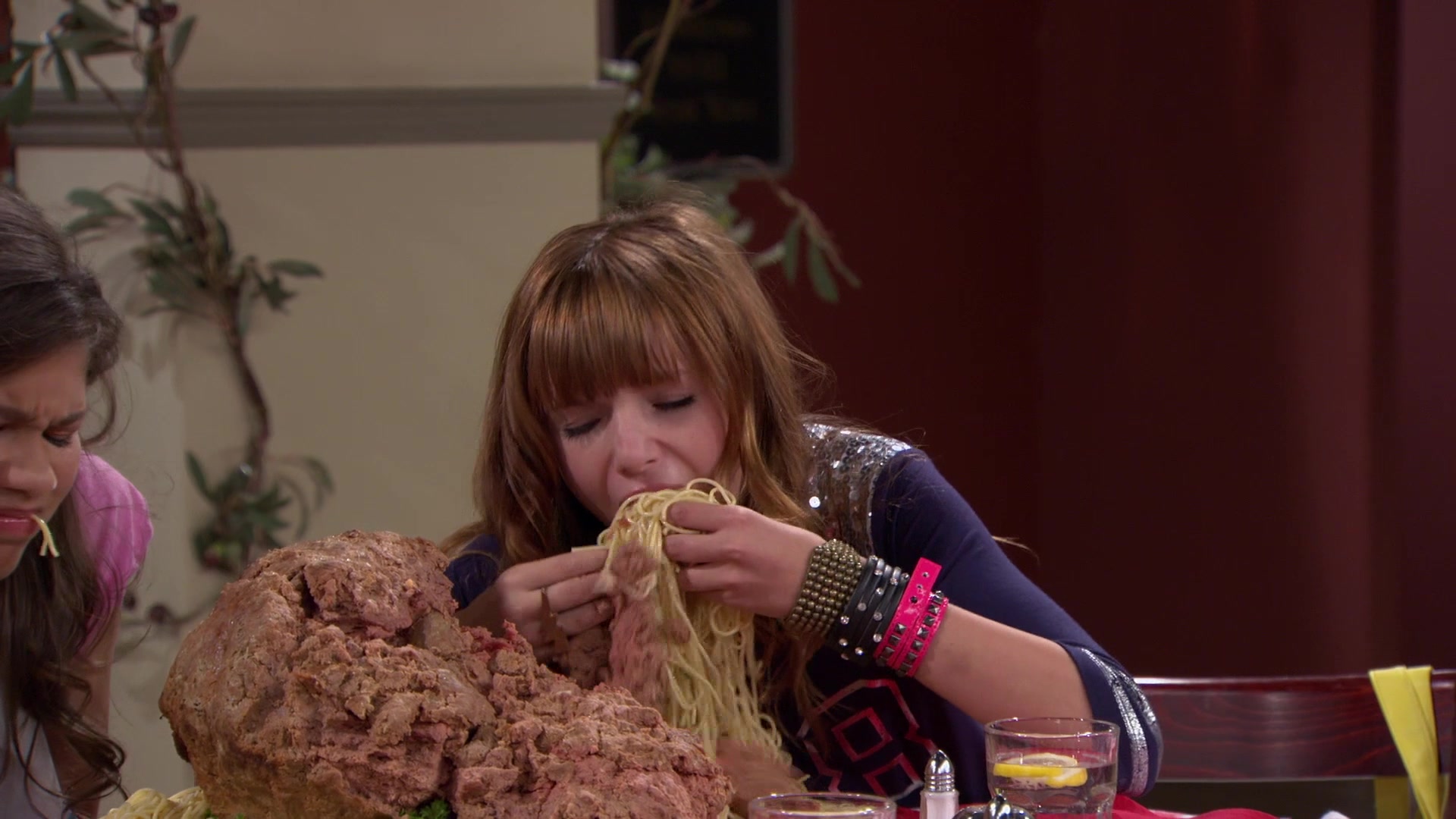 Shake_It_Up_S01E02_1080p_BTD_002458.jpg Shake_It_Up_S01E02_1080p_BTD_002458.jpg