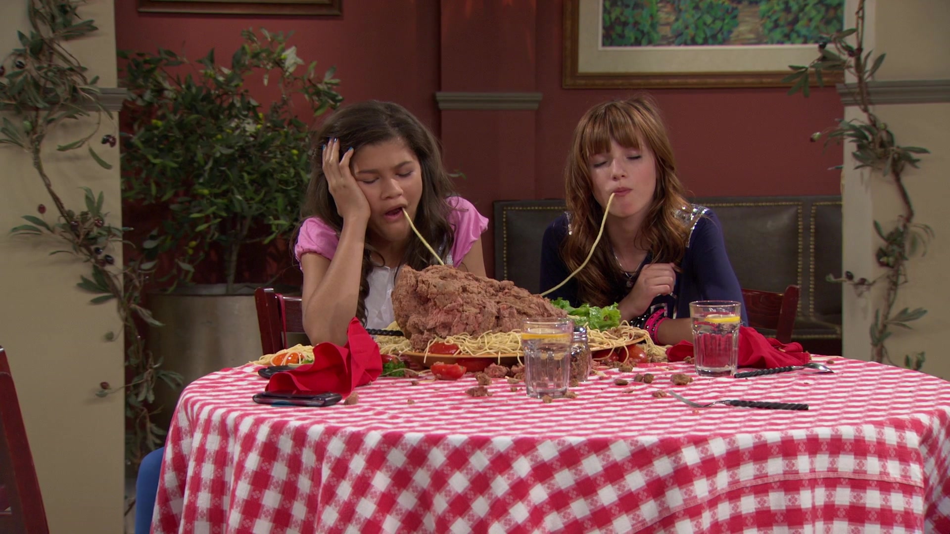 Shake_It_Up_S01E02_1080p_BTD_002516.jpg Shake_It_Up_S01E02_1080p_BTD_002516.jpg