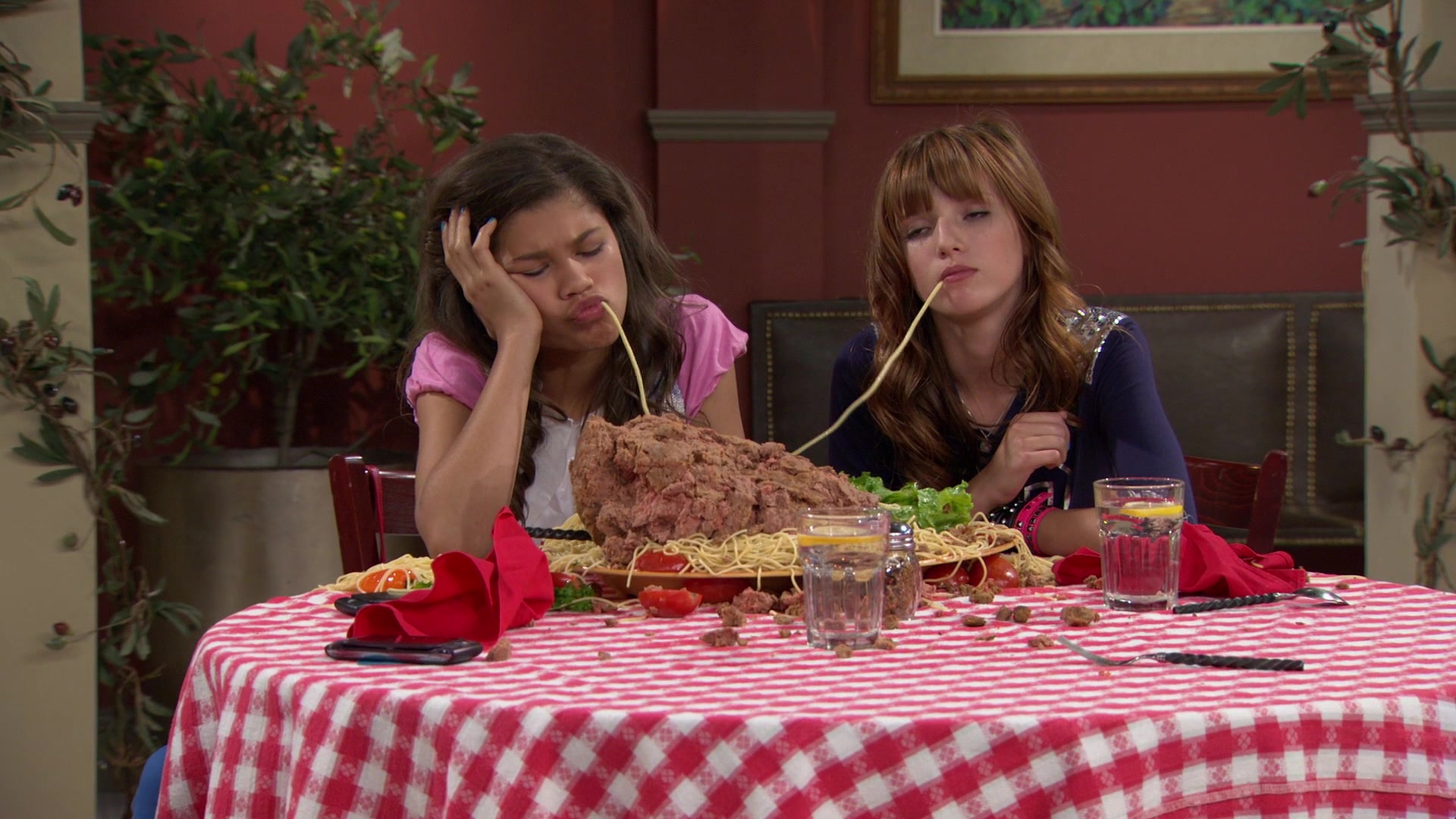 Shake_It_Up_S01E02_1080p_BTD_002519.jpg