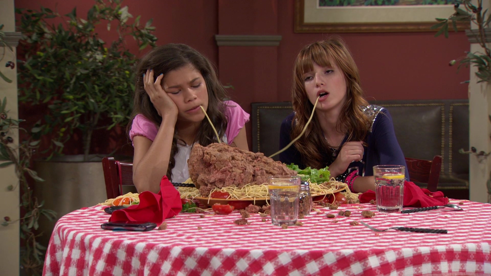 Shake_It_Up_S01E02_1080p_BTD_002520.jpg Shake_It_Up_S01E02_1080p_BTD_002520.jpg