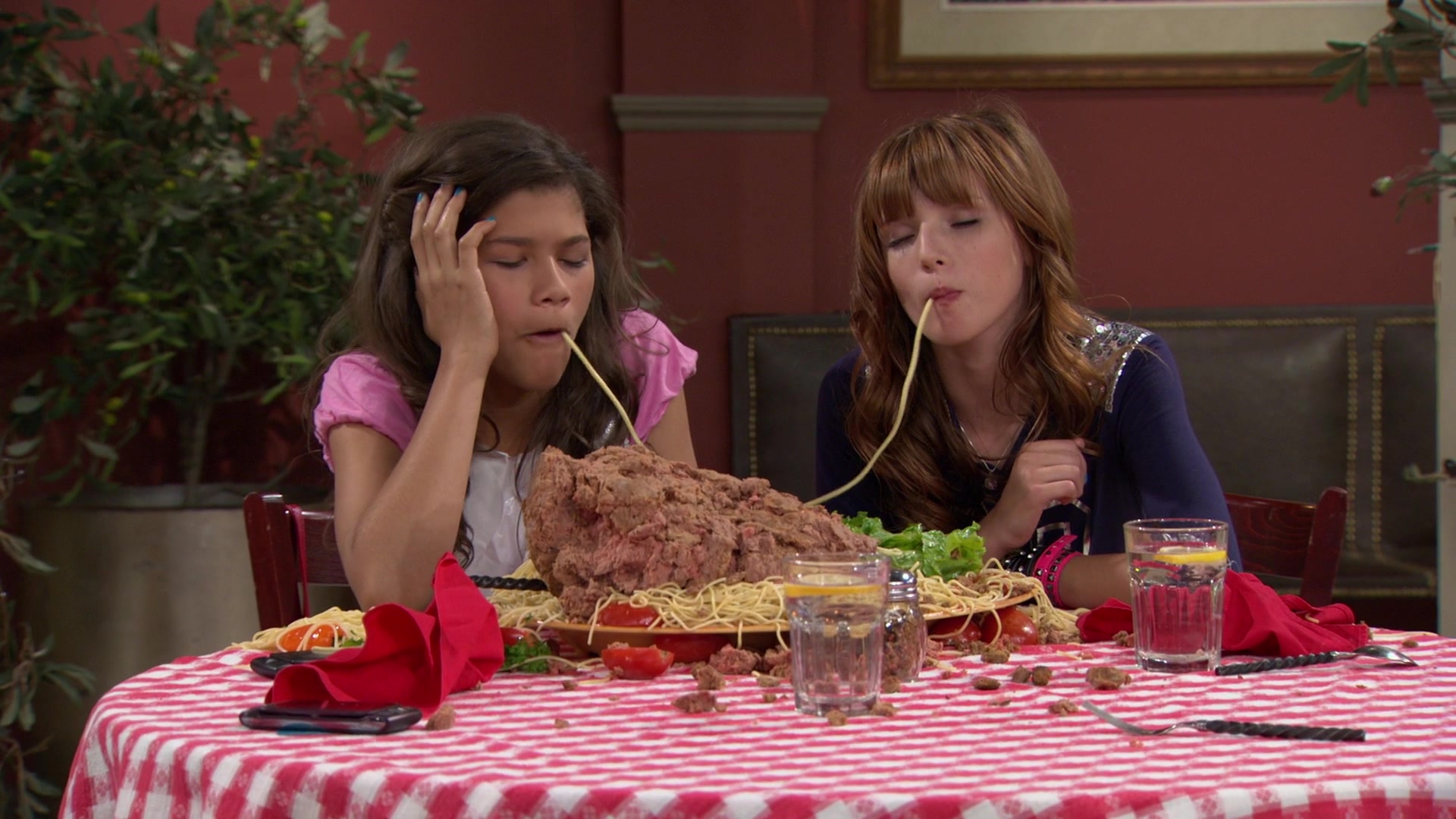 Shake_It_Up_S01E02_1080p_BTD_002522.jpg Shake_It_Up_S01E02_1080p_BTD_002522.jpg