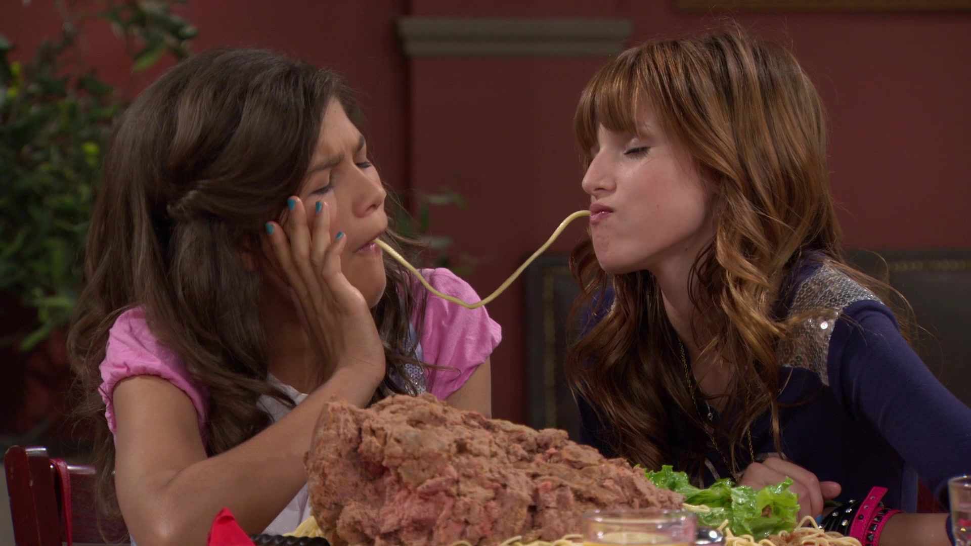 Shake_It_Up_S01E02_1080p_BTD_002538.jpg
