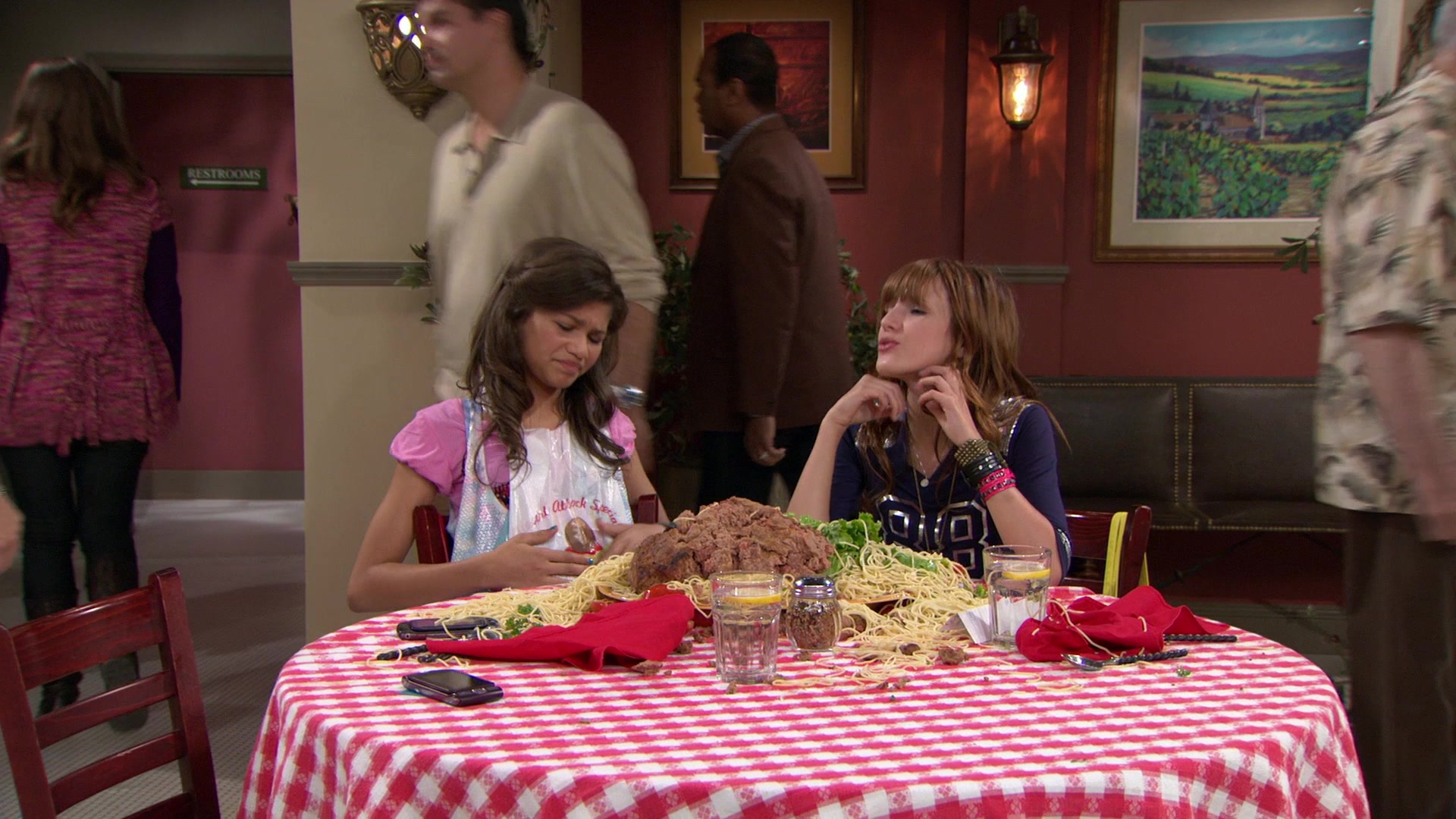 Shake_It_Up_S01E02_1080p_BTD_002681.jpg Shake_It_Up_S01E02_1080p_BTD_002681.jpg