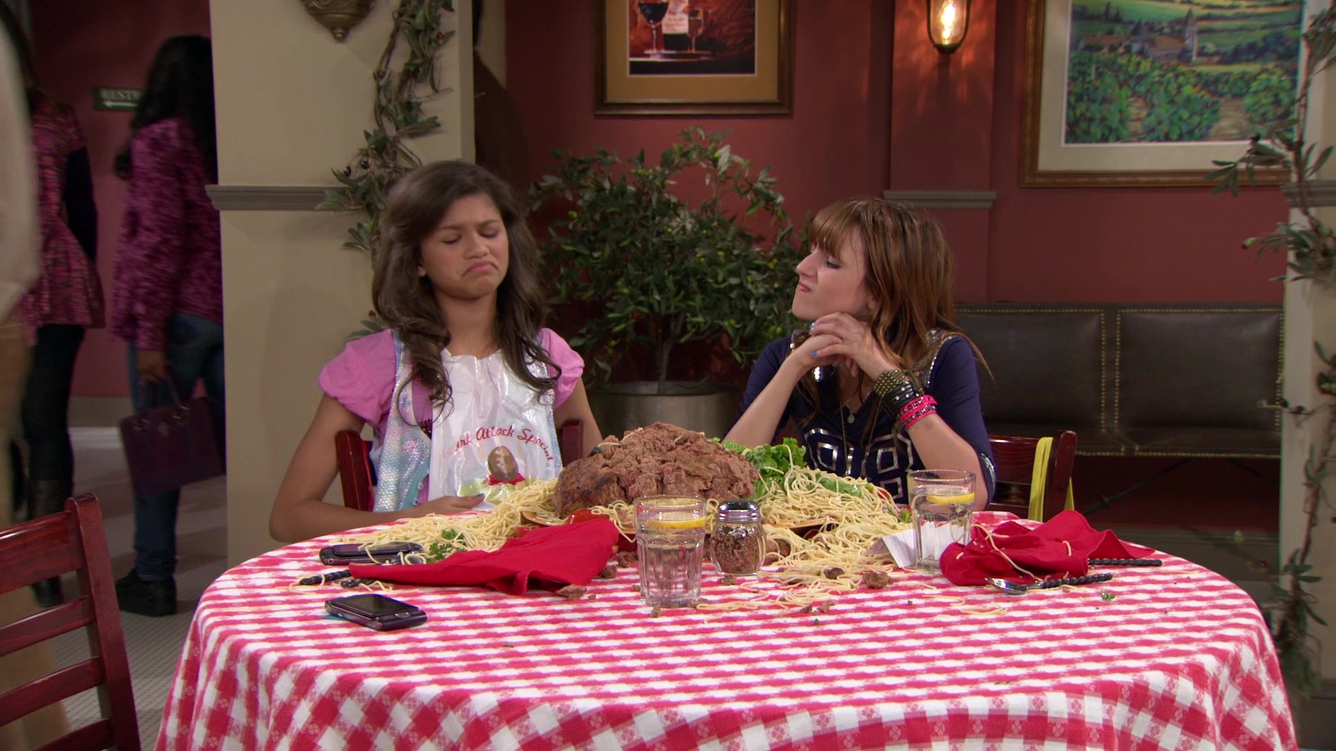 Shake_It_Up_S01E02_1080p_BTD_002683.jpg