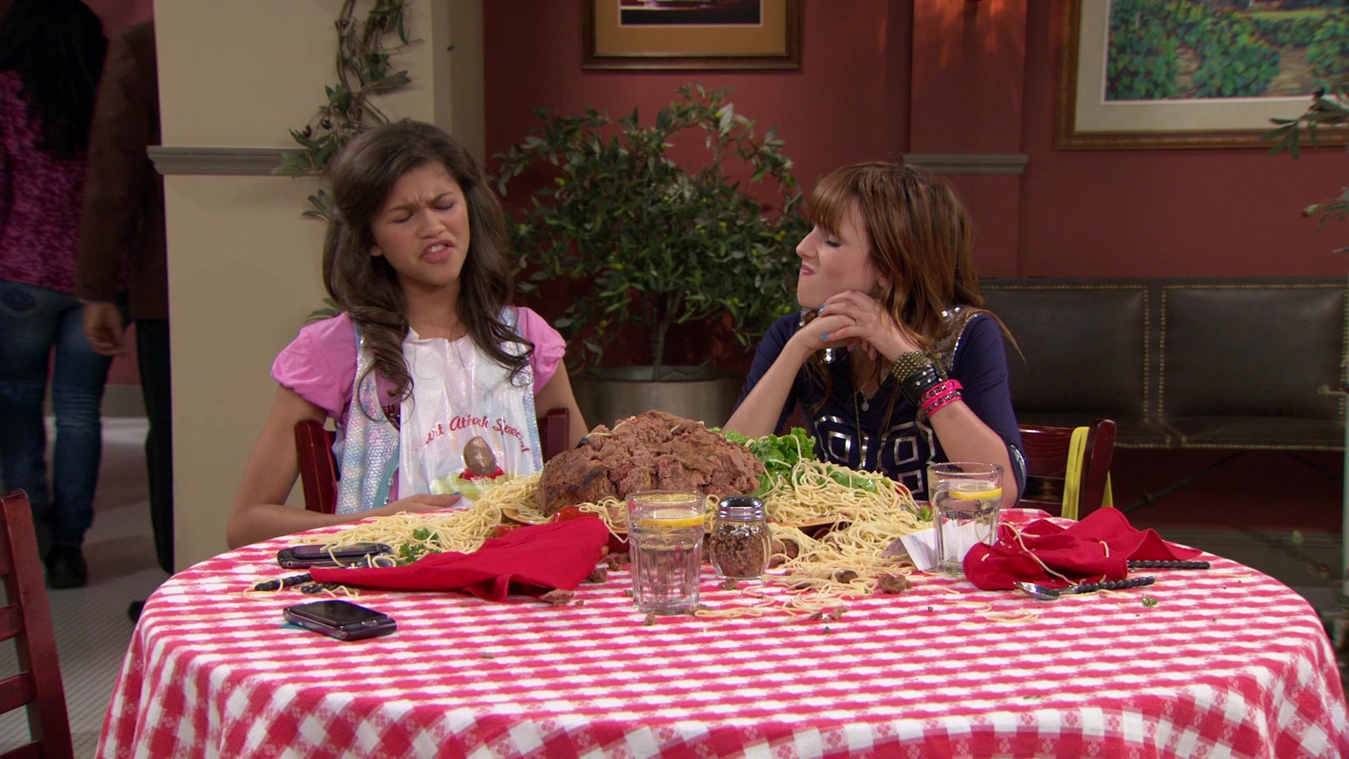 Shake_It_Up_S01E02_1080p_BTD_002685.jpg
