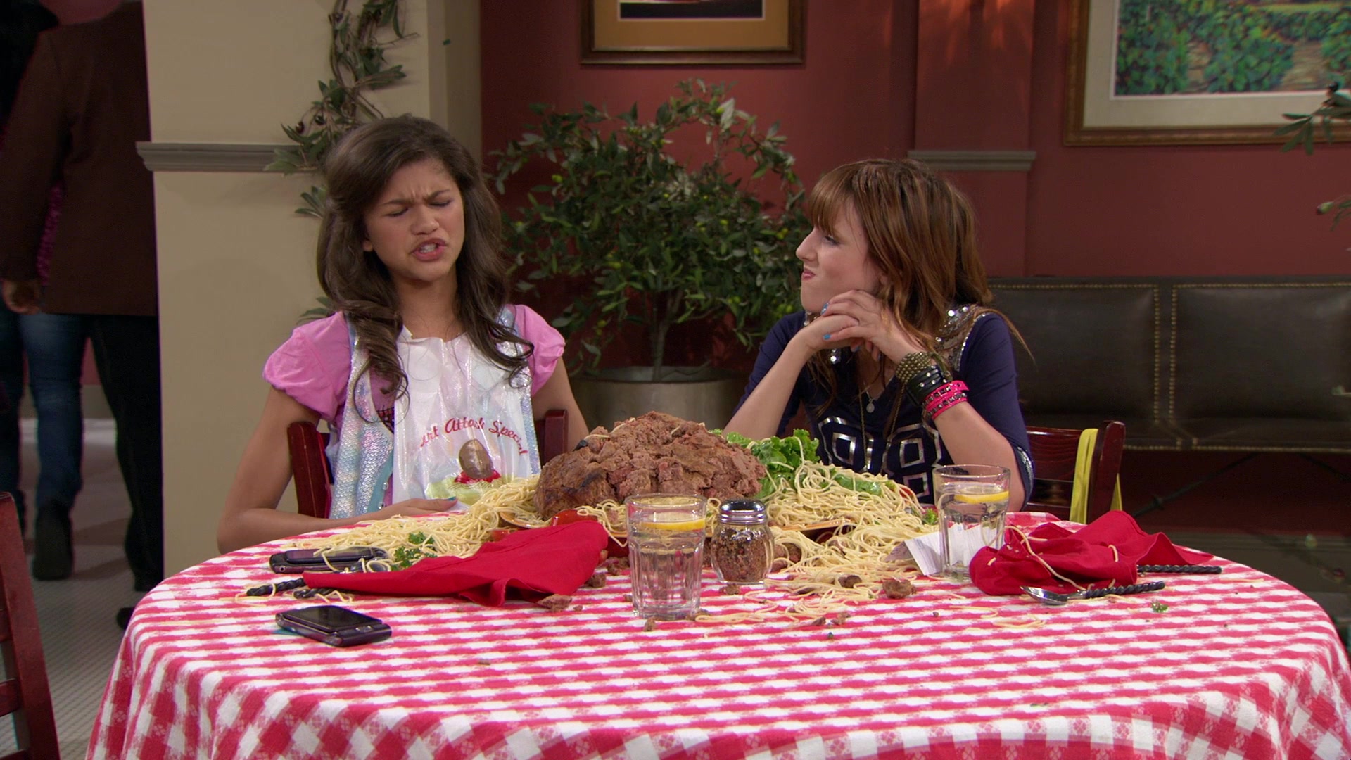 Shake_It_Up_S01E02_1080p_BTD_002686.jpg