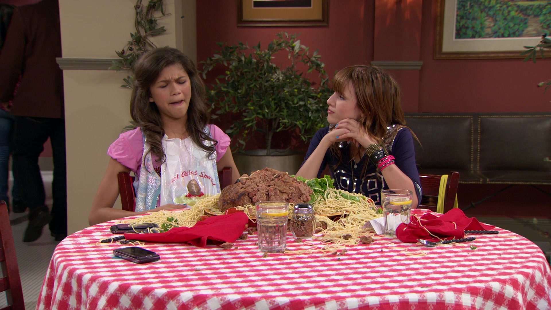 Shake_It_Up_S01E02_1080p_BTD_002687.jpg Shake_It_Up_S01E02_1080p_BTD_002687.jpg