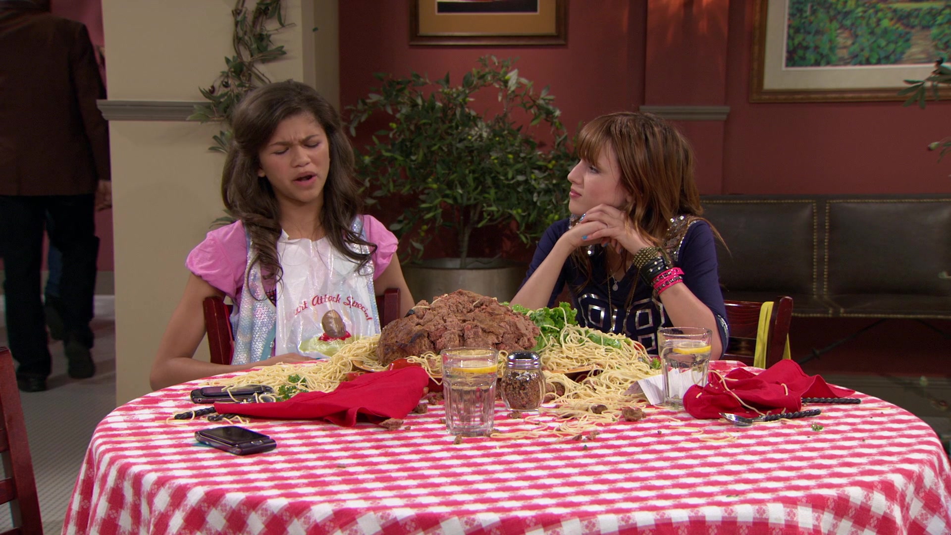 Shake_It_Up_S01E02_1080p_BTD_002689.jpg
