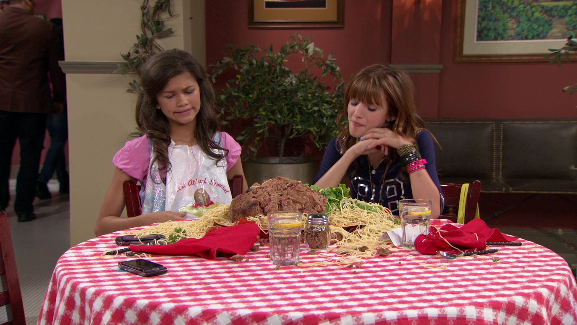 Shake_It_Up_S01E02_1080p_BTD_002691.jpg