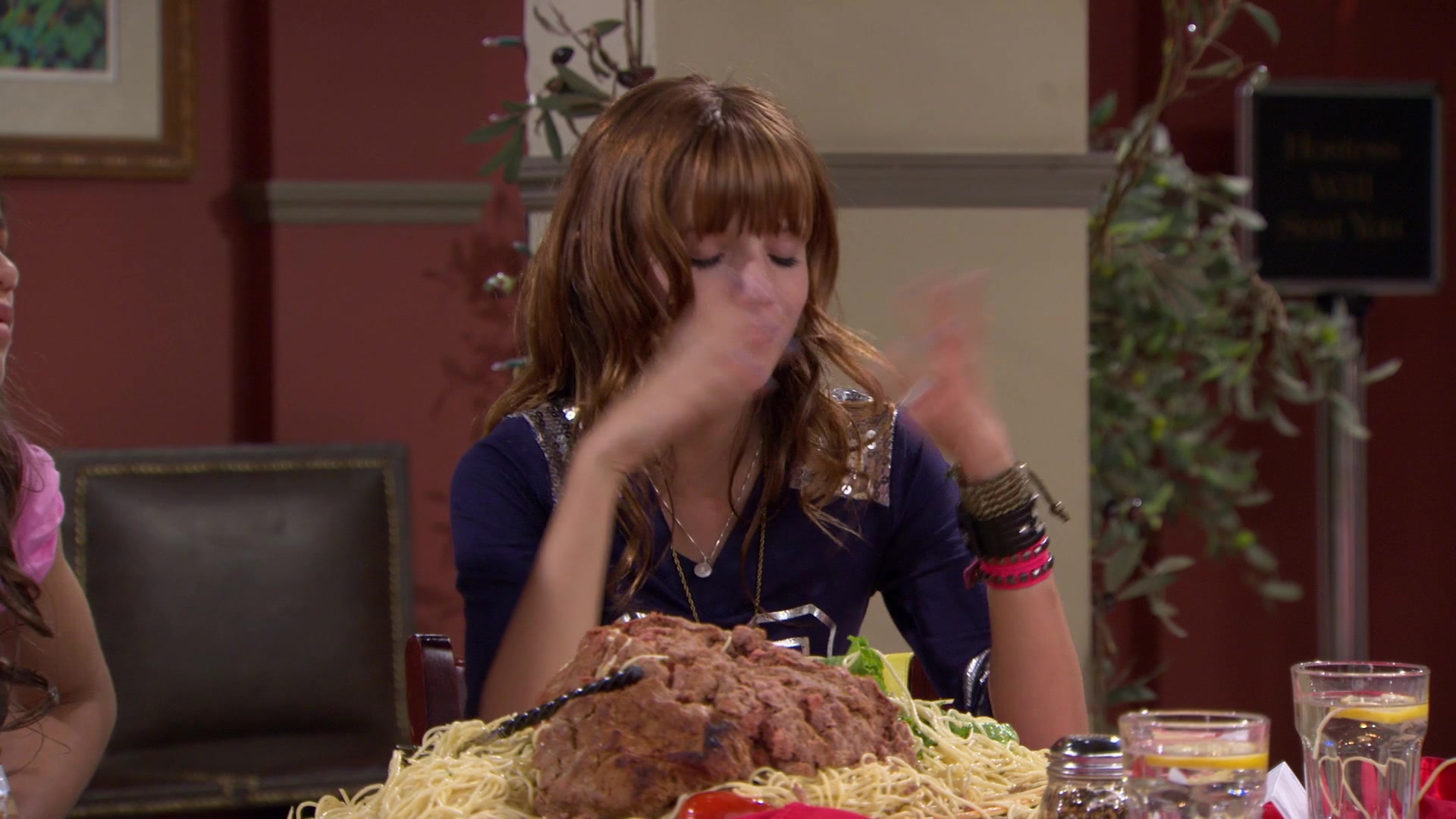Shake_It_Up_S01E02_1080p_BTD_002693.jpg Shake_It_Up_S01E02_1080p_BTD_002693.jpg