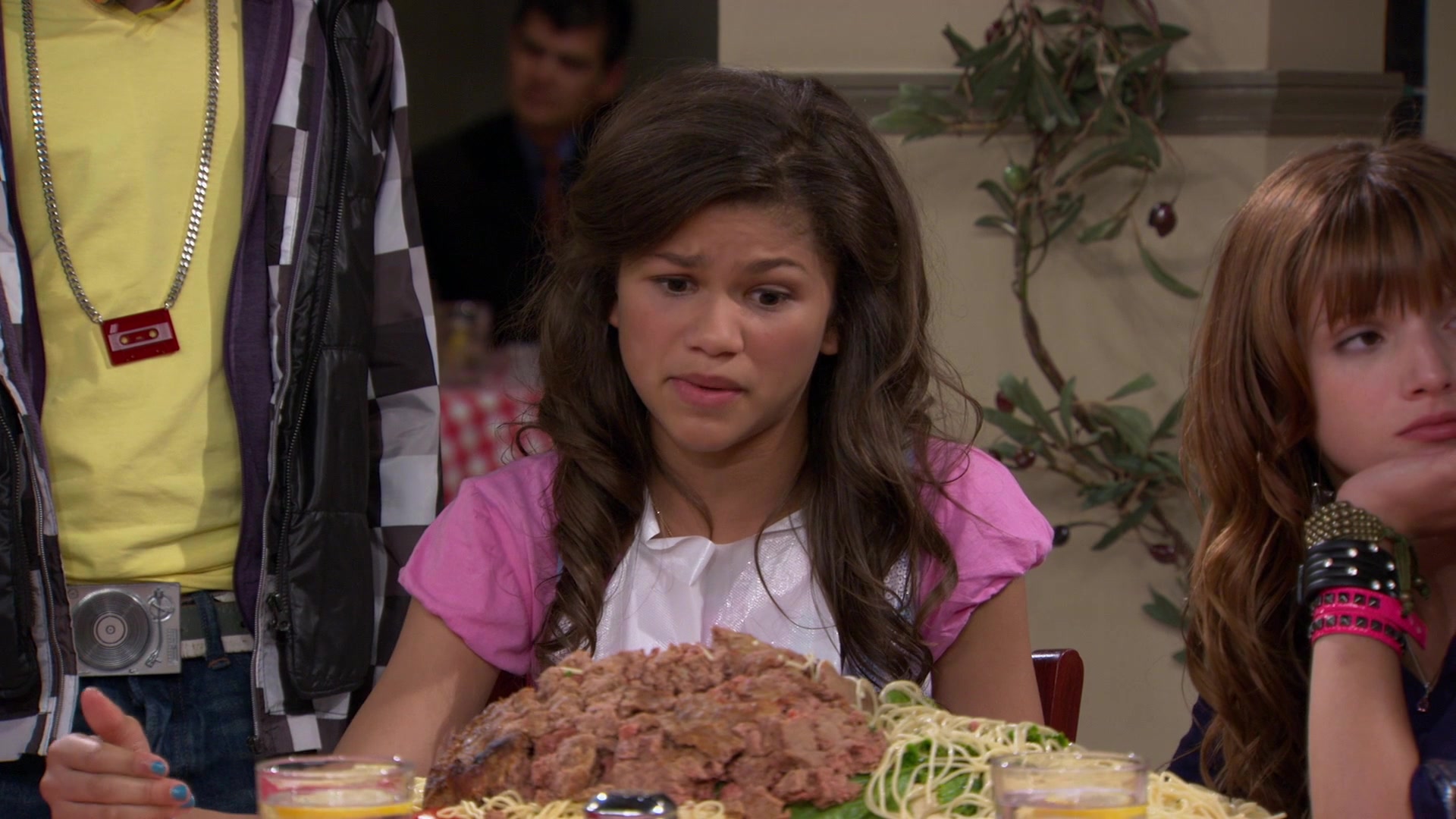 Shake_It_Up_S01E02_1080p_BTD_002787.jpg