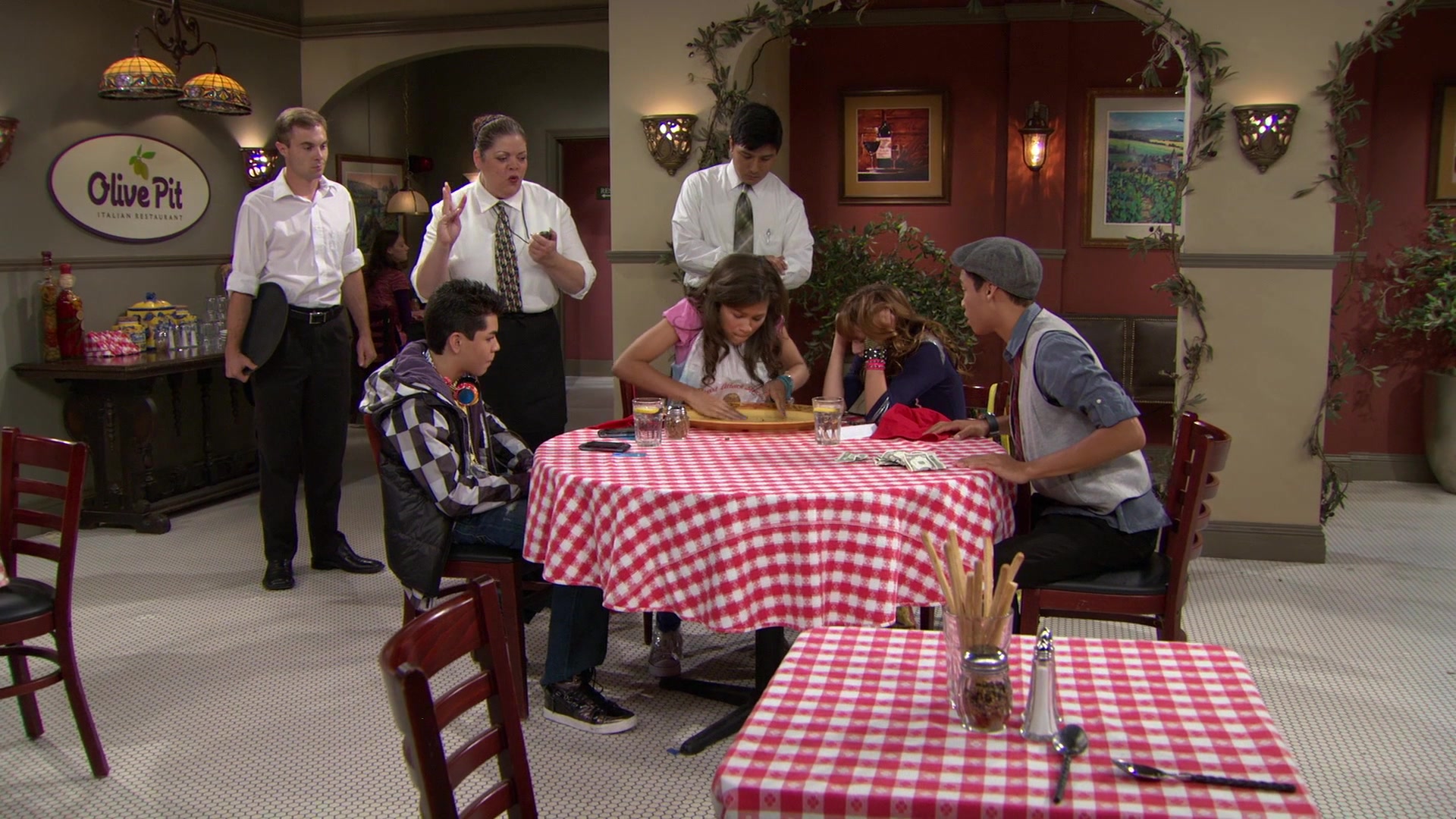 Shake_It_Up_S01E02_1080p_BTD_002823.jpg