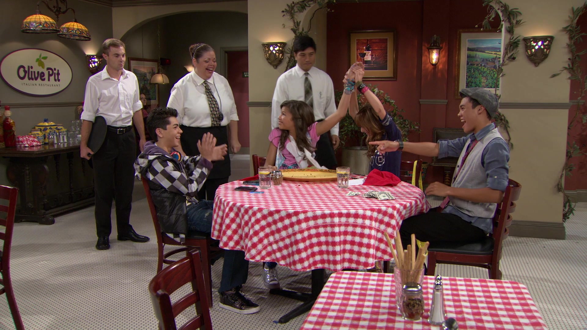 Shake_It_Up_S01E02_1080p_BTD_002834.jpg