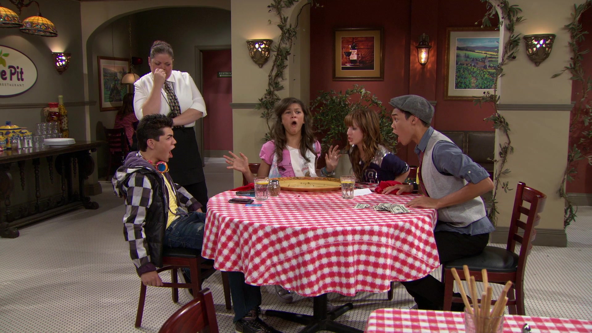 Shake_It_Up_S01E02_1080p_BTD_002869.jpg