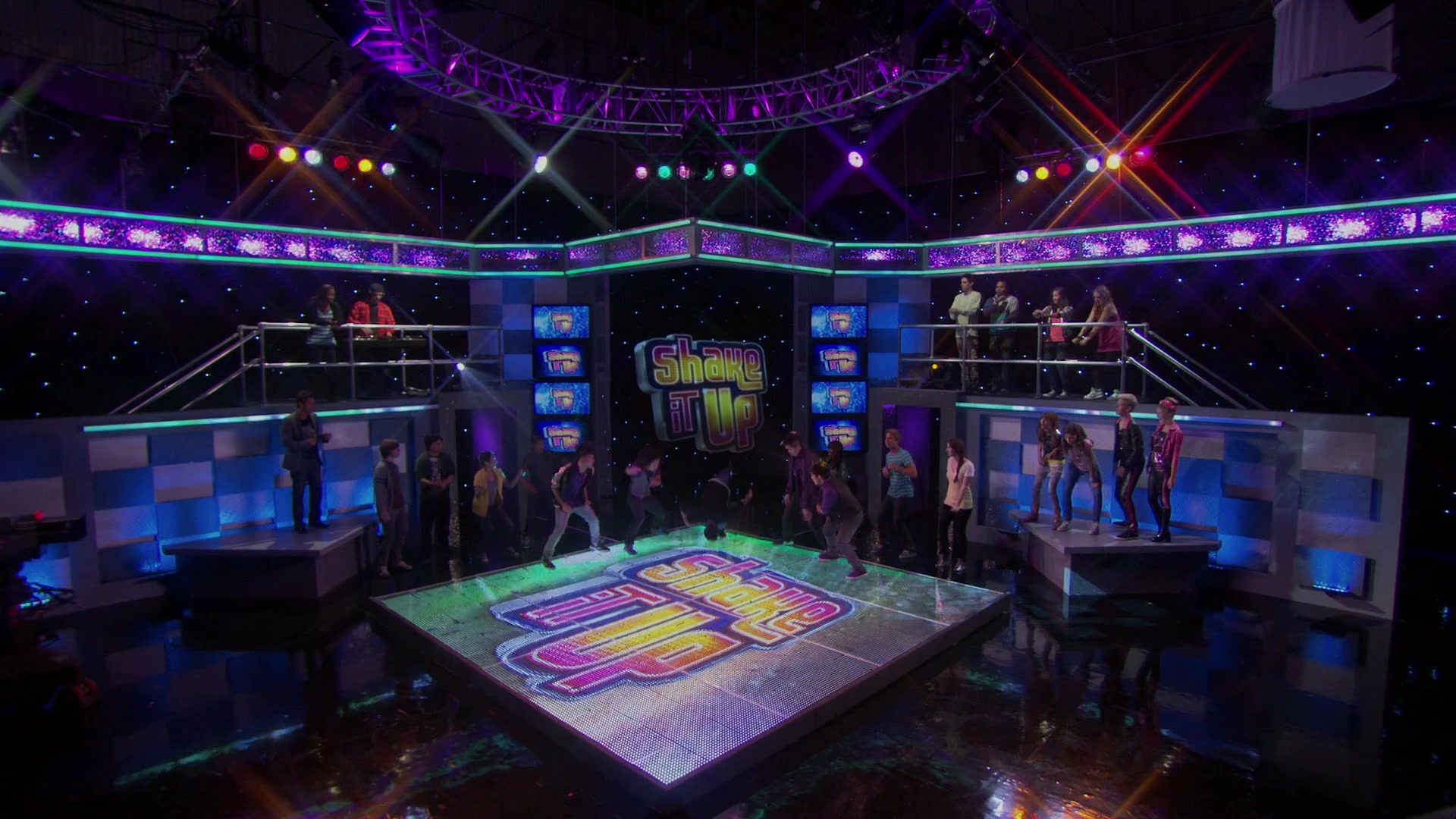 Shake_It_Up_S01E02_1080p_BTD_002901.jpg