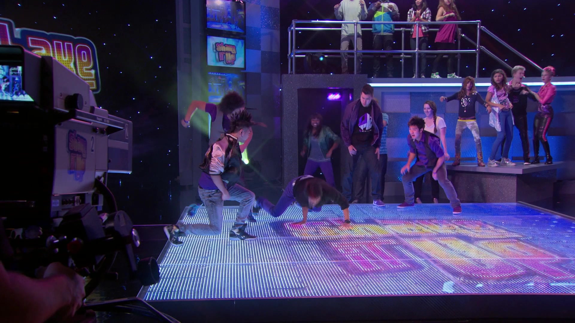 Shake_It_Up_S01E02_1080p_BTD_002906.jpg