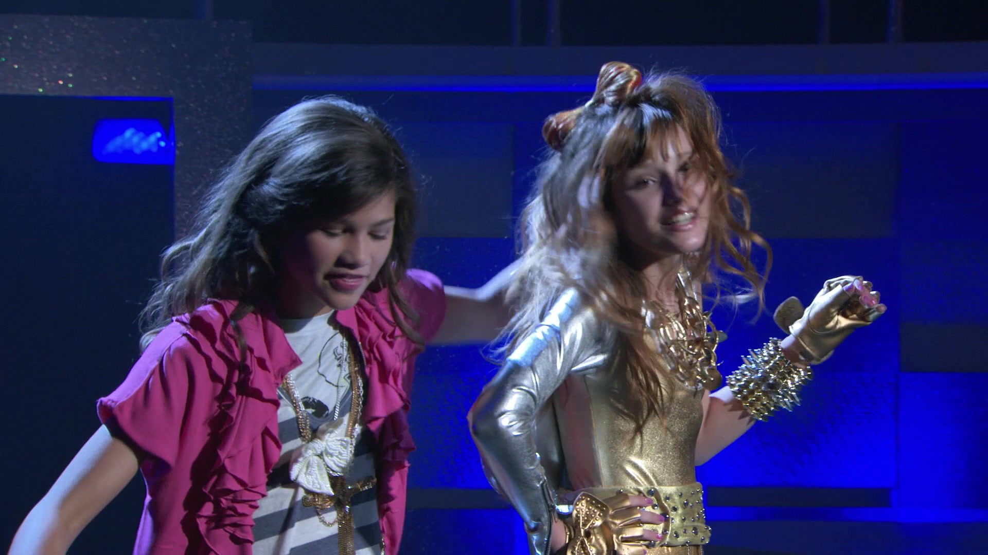 Shake_It_Up_S01E03_1080p_BTD_000155.jpg