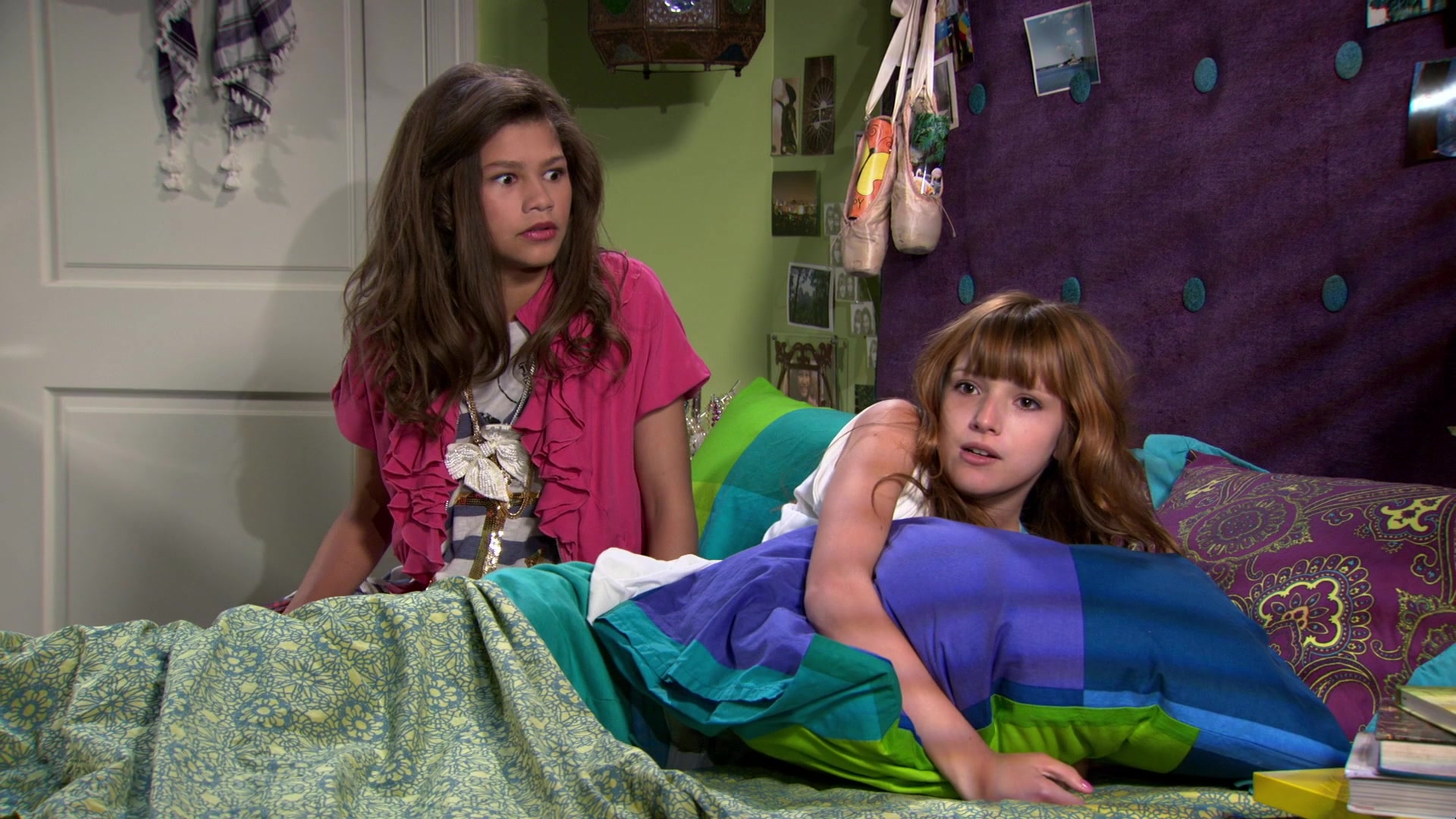 Shake_It_Up_S01E03_1080p_BTD_000214.jpg