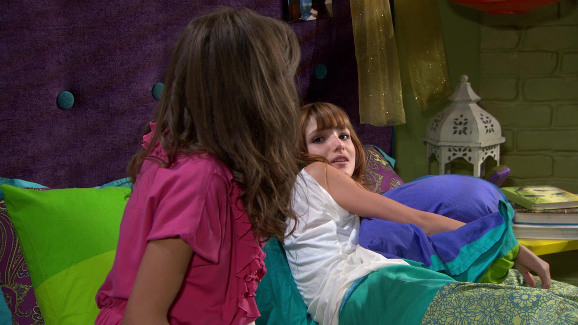 Shake_It_Up_S01E03_1080p_BTD_000217.jpg