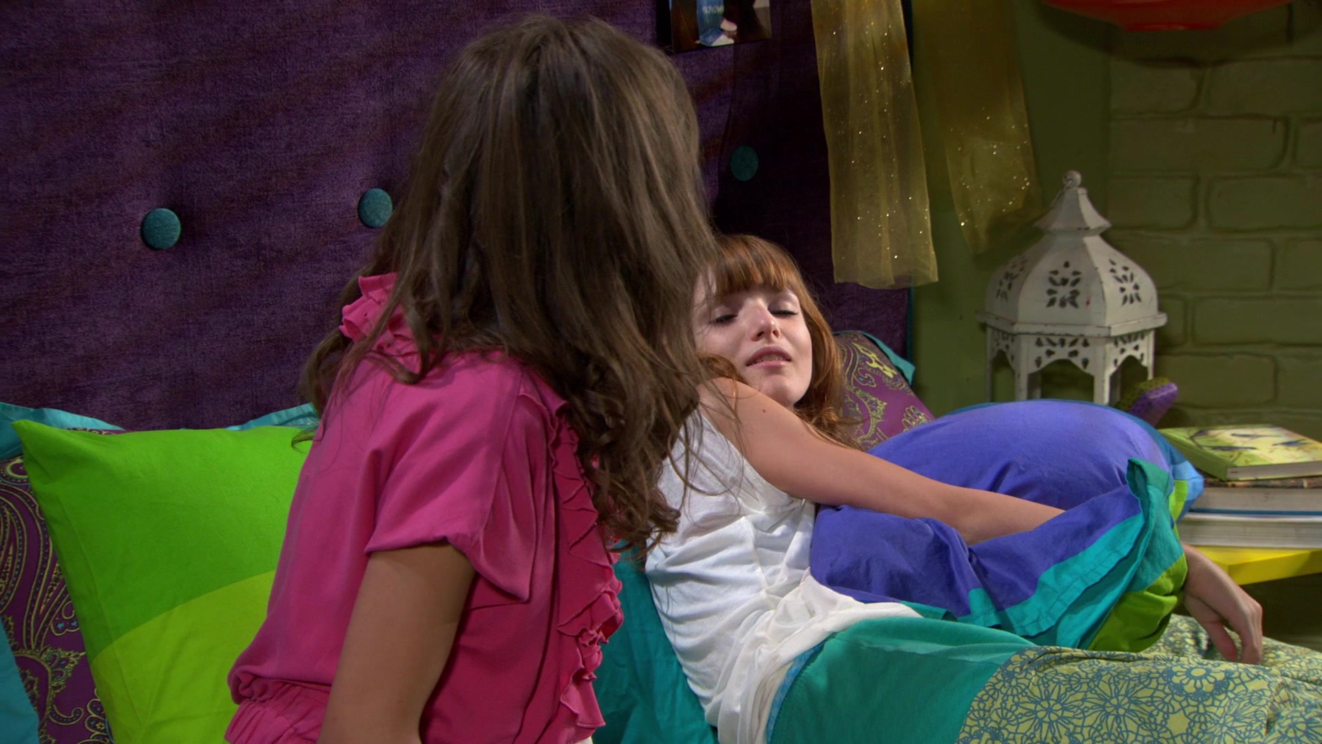Shake_It_Up_S01E03_1080p_BTD_000218.jpg